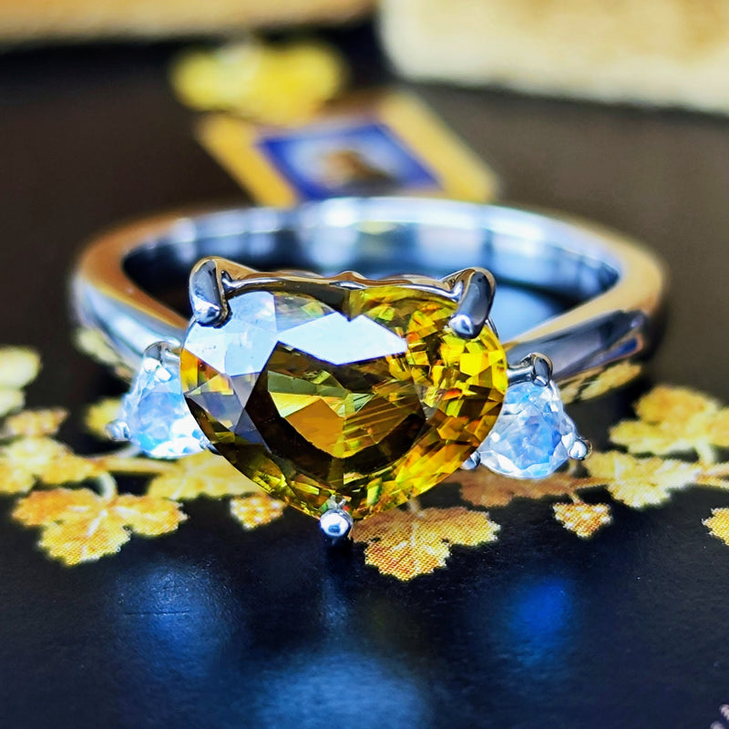 【再出品】天然スフェーン ハートシェイプ 天然ラブラドライト