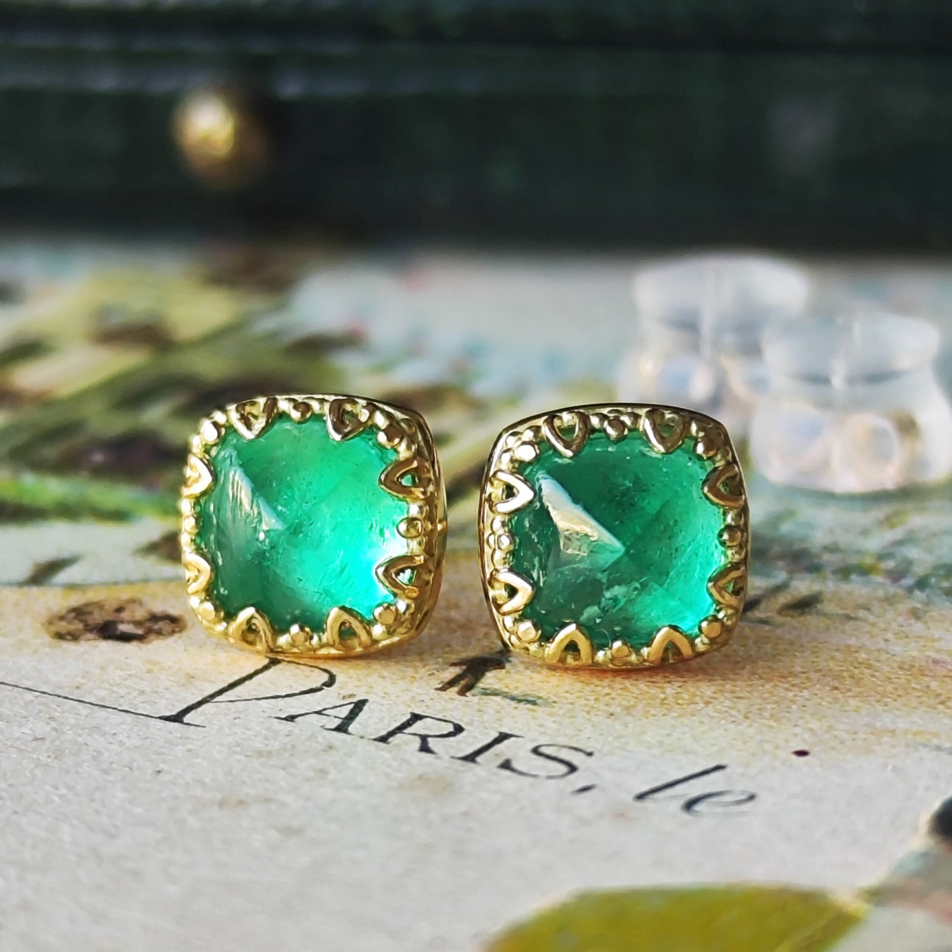 【シュガーローフ】天然エメラルド 18金ピアス ②