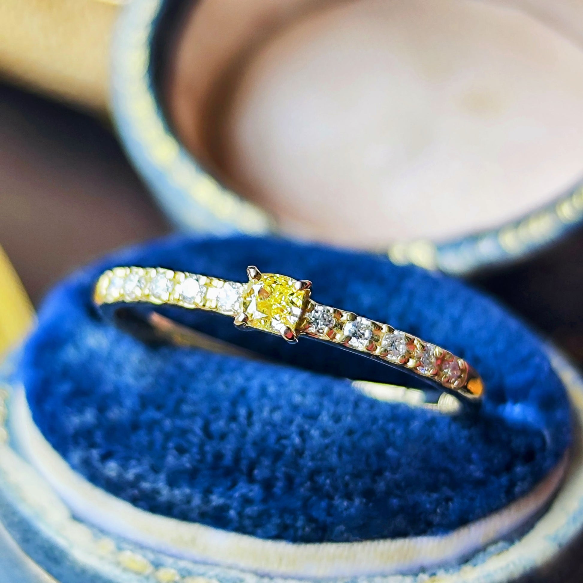 【イエローダイヤ】FANCY INTENSE YELLOW VS1 0.109ct ダイヤモンドリング