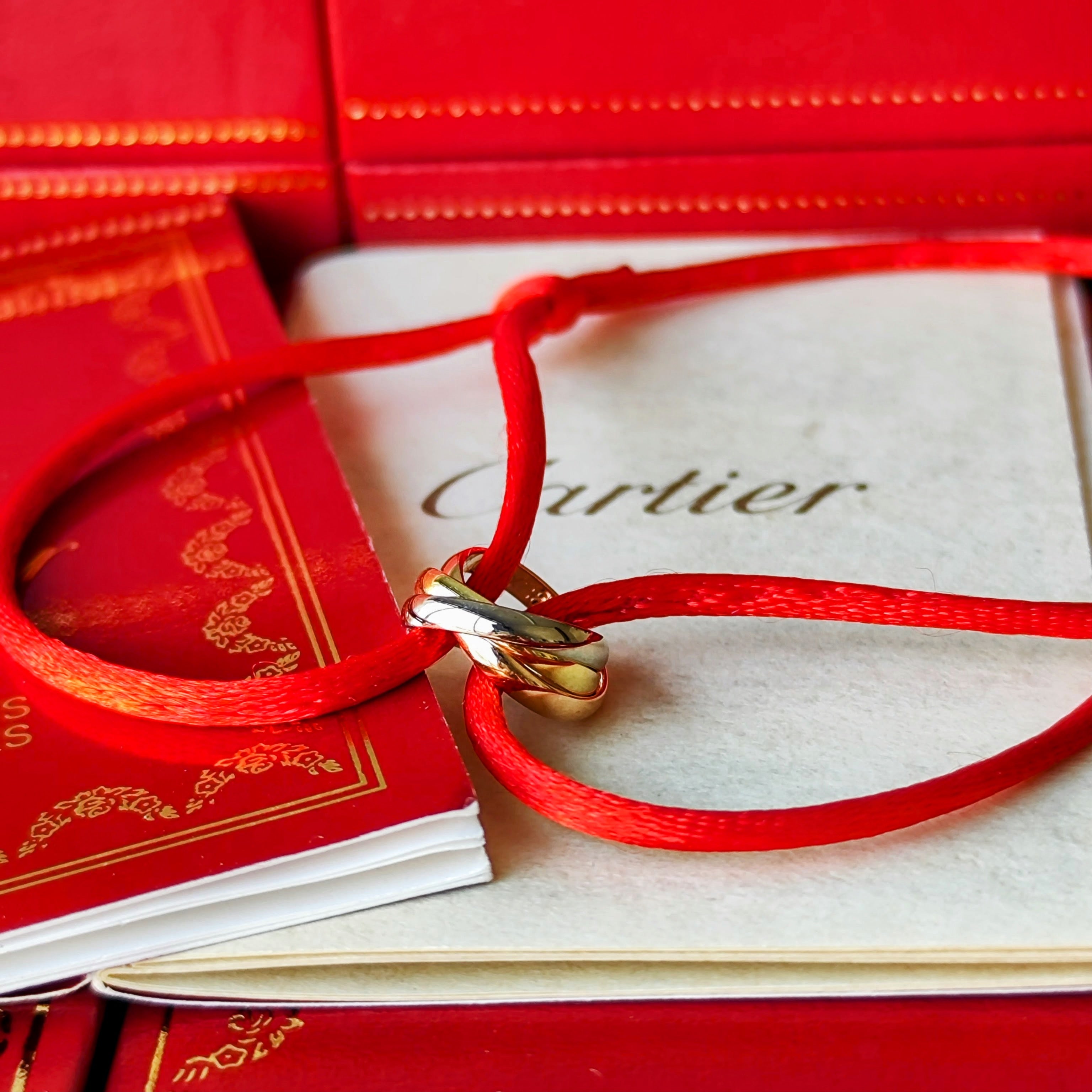 Cartier カルティエ トリニティ コードブレスレット 18金 – Mico Cartier カルティエ トリニティ コードブレスレット 18金 – Mico