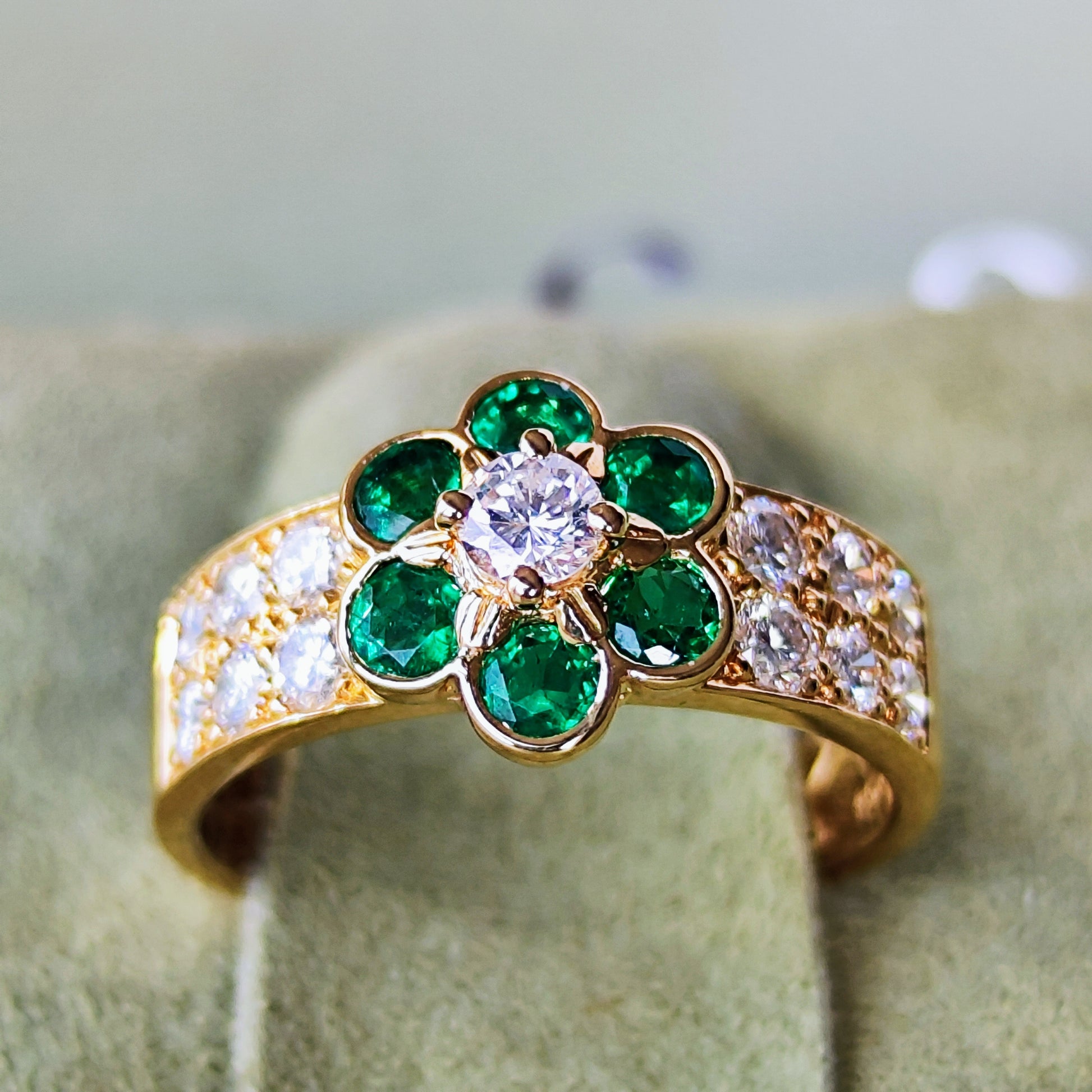 【Vintage Van Cleef & Arpels】ヴァンクリーフ&アーペル マデール エメラルド ダイヤモンド フラワーリング