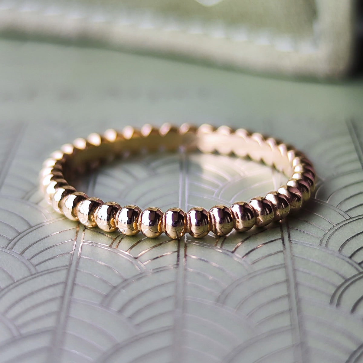 Van Cleef & Arpels ヴァンクリーフ&アーペル ペルレ スモール 53 18金YG