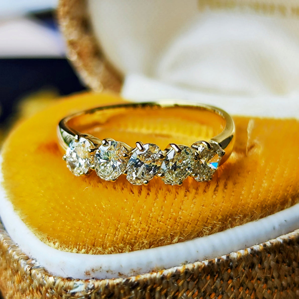 天然ダイヤモンド 0.90ct オーバル 18金リング