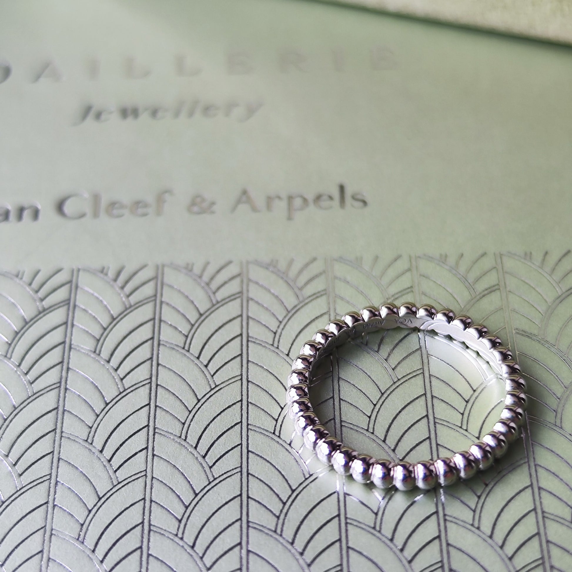 Van Cleef & Arpels ヴァンクリーフ&アーペル ペルレ スモール 46