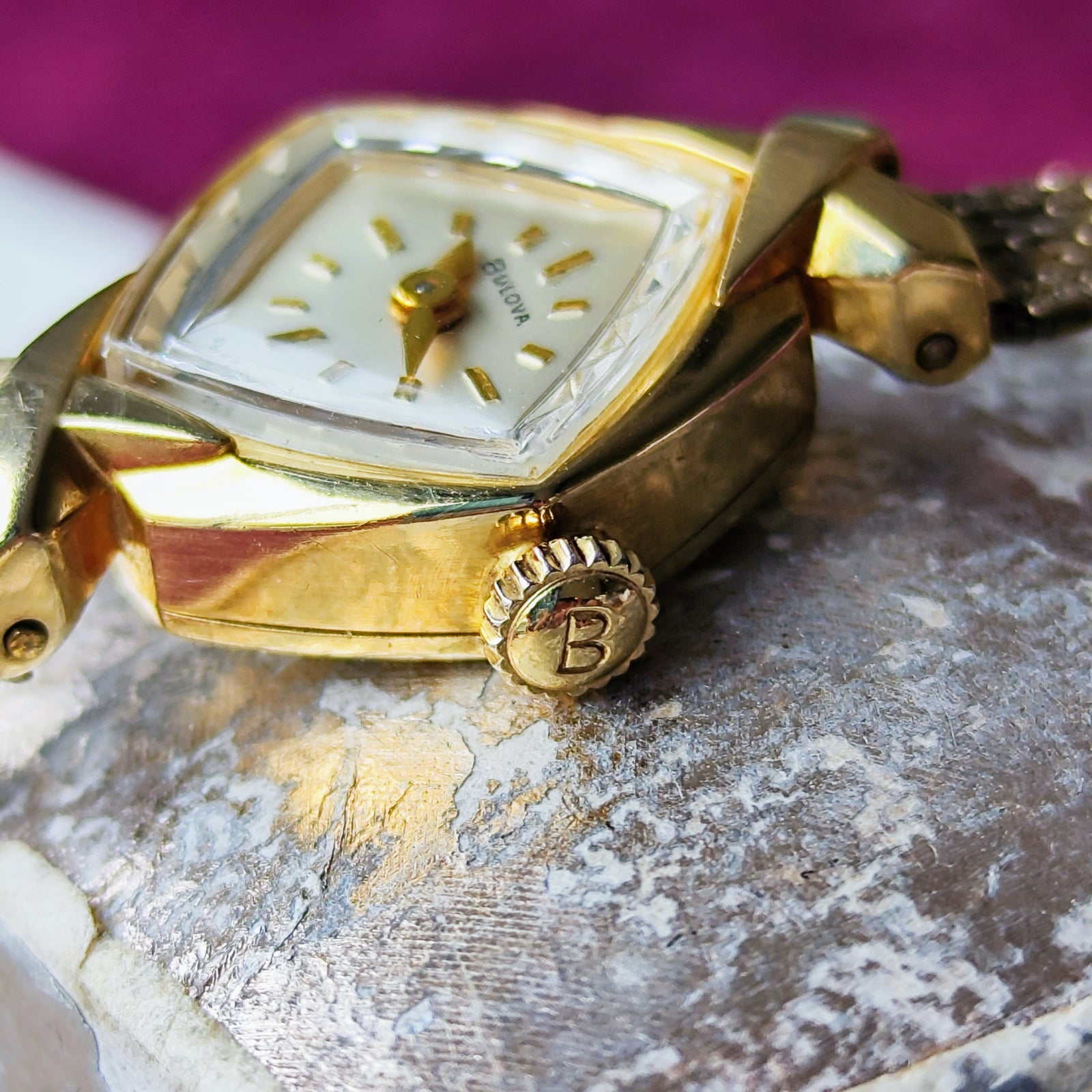 OH済み】BULOVA ブローバ アンティーク 手巻き 腕時計 – Mico宝飾店