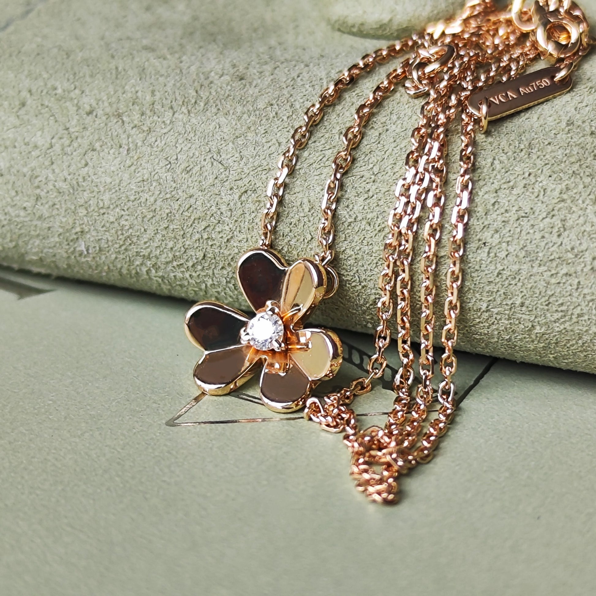 Van Cleef & Arpels ヴァンクリーフ&アーペル フリヴォル ミニ ネックレス ダイヤモンド 18金