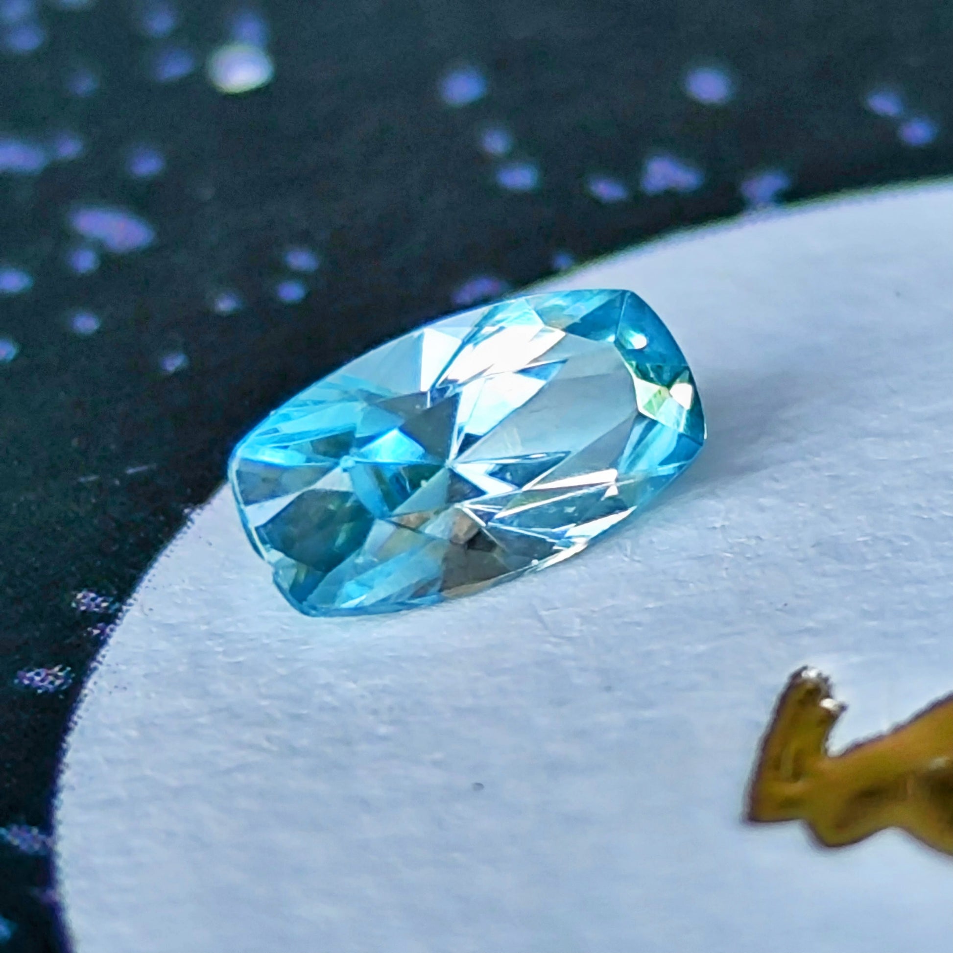 【ルース】天然バイカラージルコン 0.721ct 鑑別書