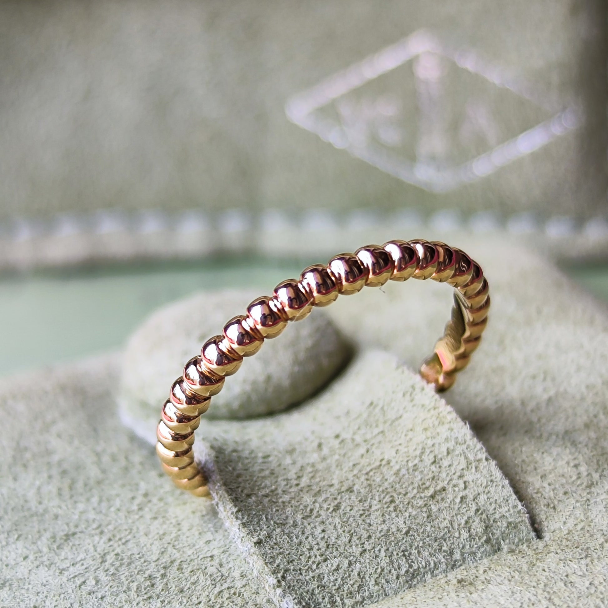 Van Cleef & Arpels ヴァンクリーフ&アーペル ペルレ スモール 50 18金YG