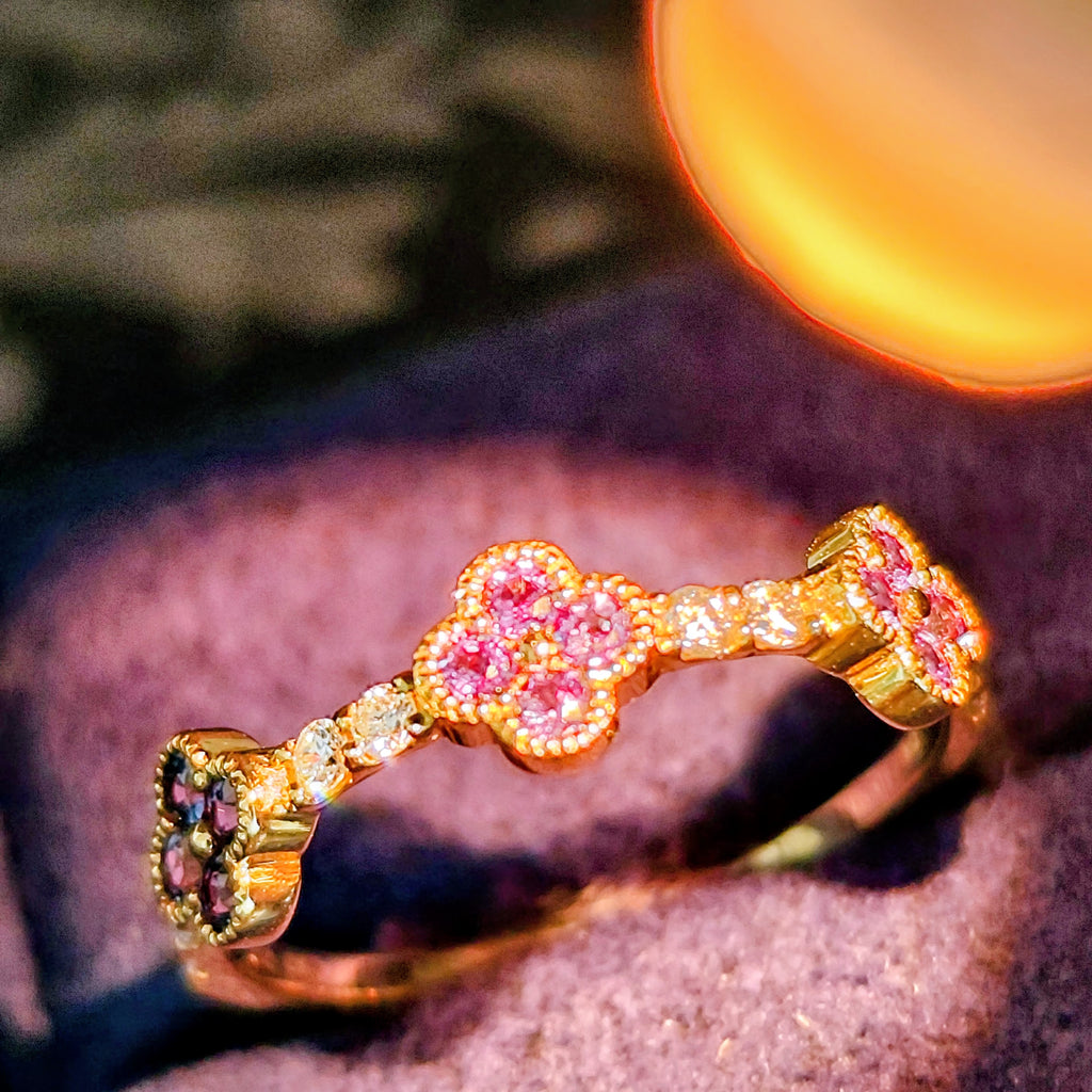 Natural alexandrite, natural diamond, flower motif, 18K gold ring