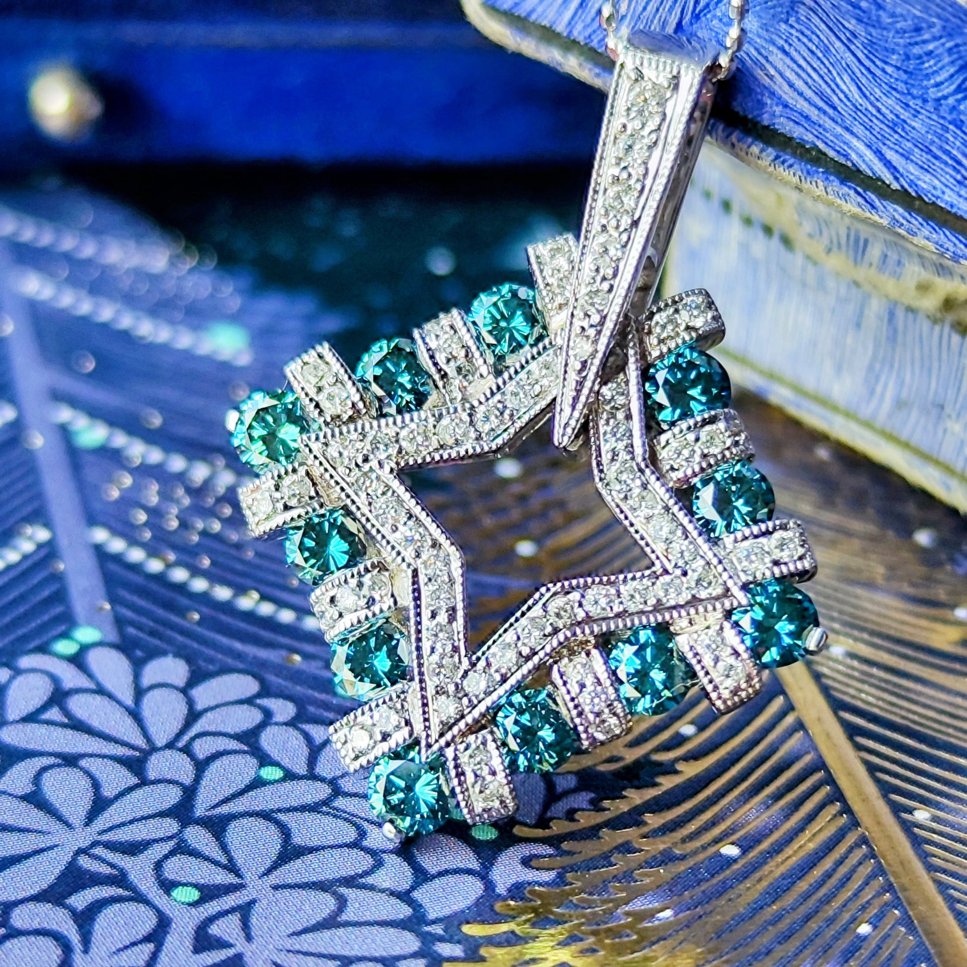 天然ダイヤモンド トリートブルーダイヤ 18金WG ペンダントトップ
