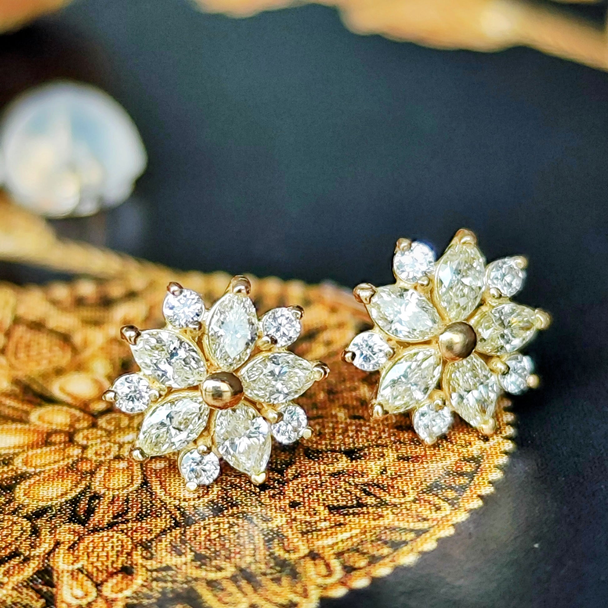 天然ダイヤモンド マーキスカット 18金ピアス