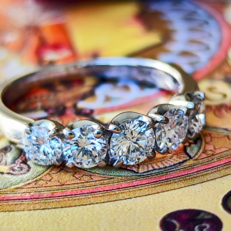 【三越百貨店】天然ダイヤモンド 1.0ct ヴィンテージリング 一文字