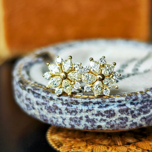 天然ダイヤモンド マーキスカット 18金ピアス