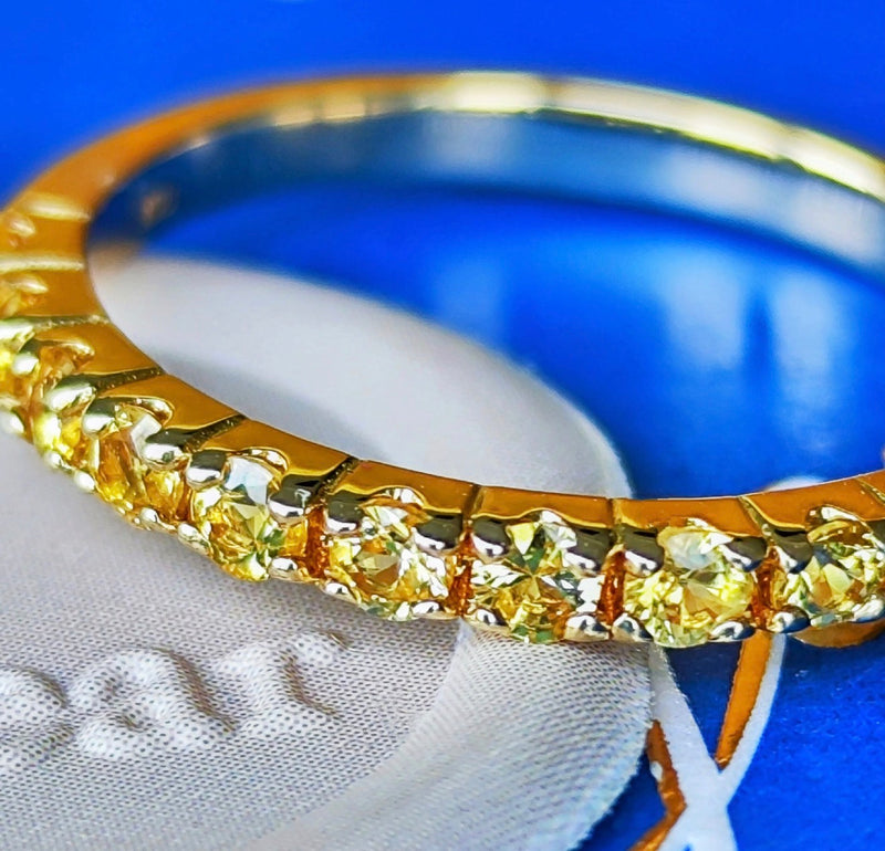 【神様の宿る石】天然イエローサファイア プクラジ ハーフエタニティリング