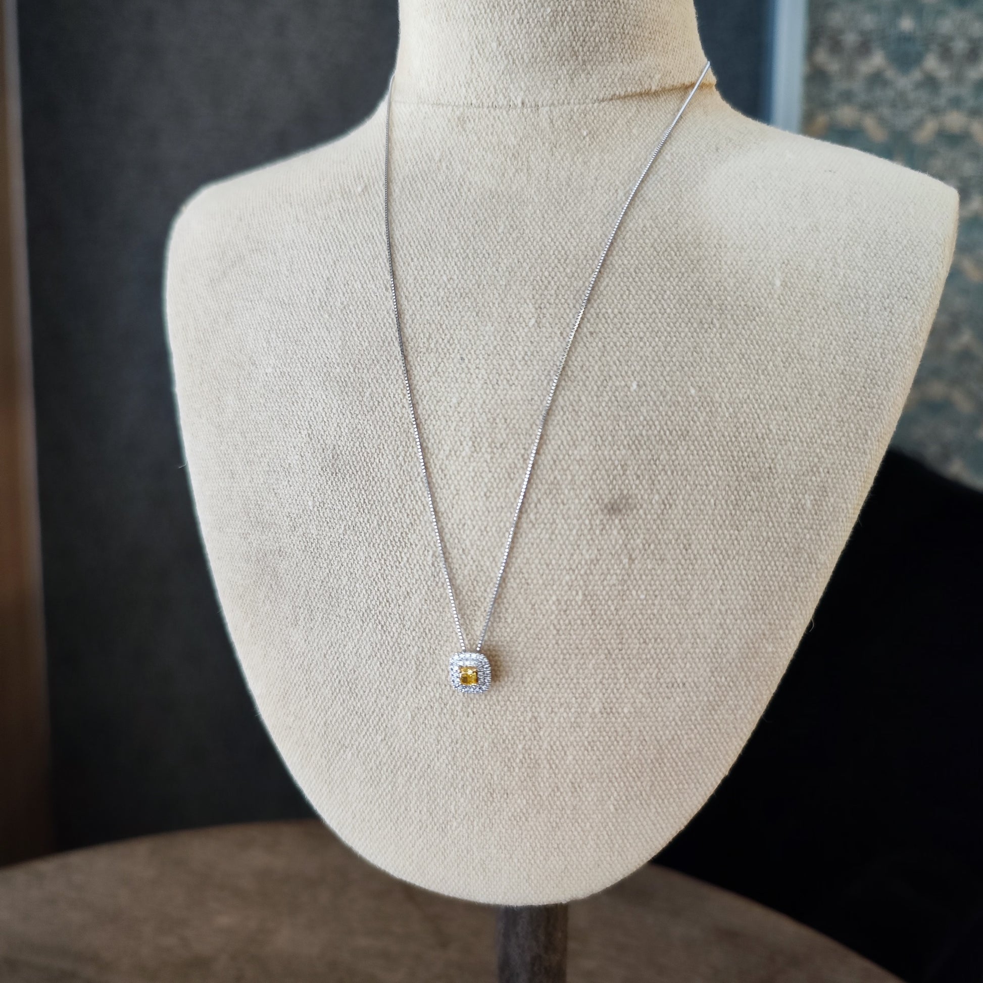 【イエローダイヤ】FANCY VIVID YELLOW VVS2 0.292ct ネックレス
