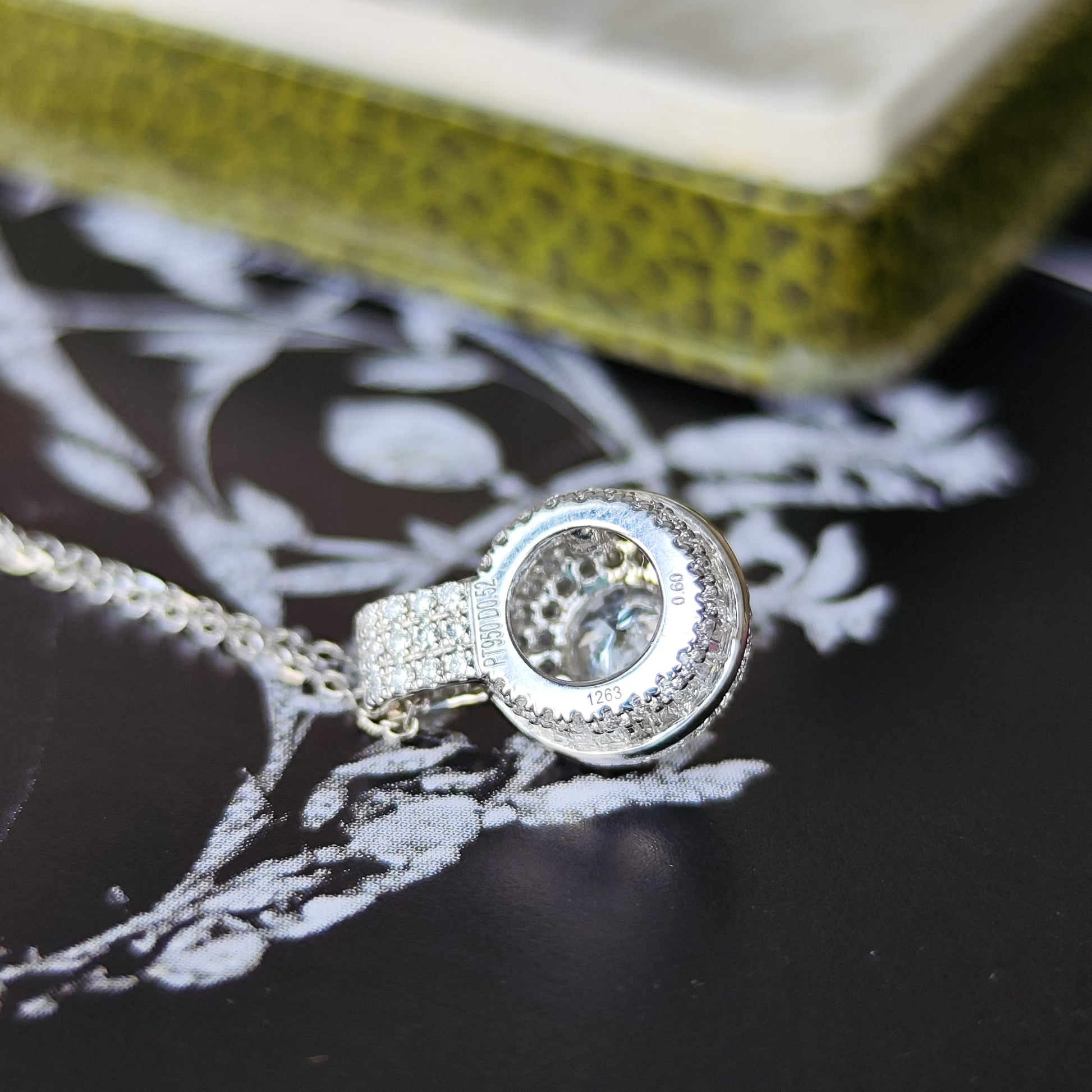 【インターナリーフローレス】天然ダイヤモンド 0.52ct プラチナネックレス