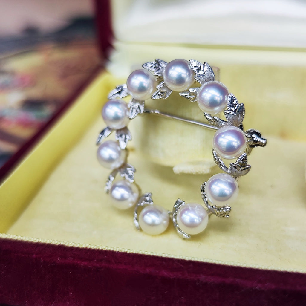 MIKIMOTO ミキモトあこや真珠 月桂樹リースモチーフ ブローチ 18金WG
