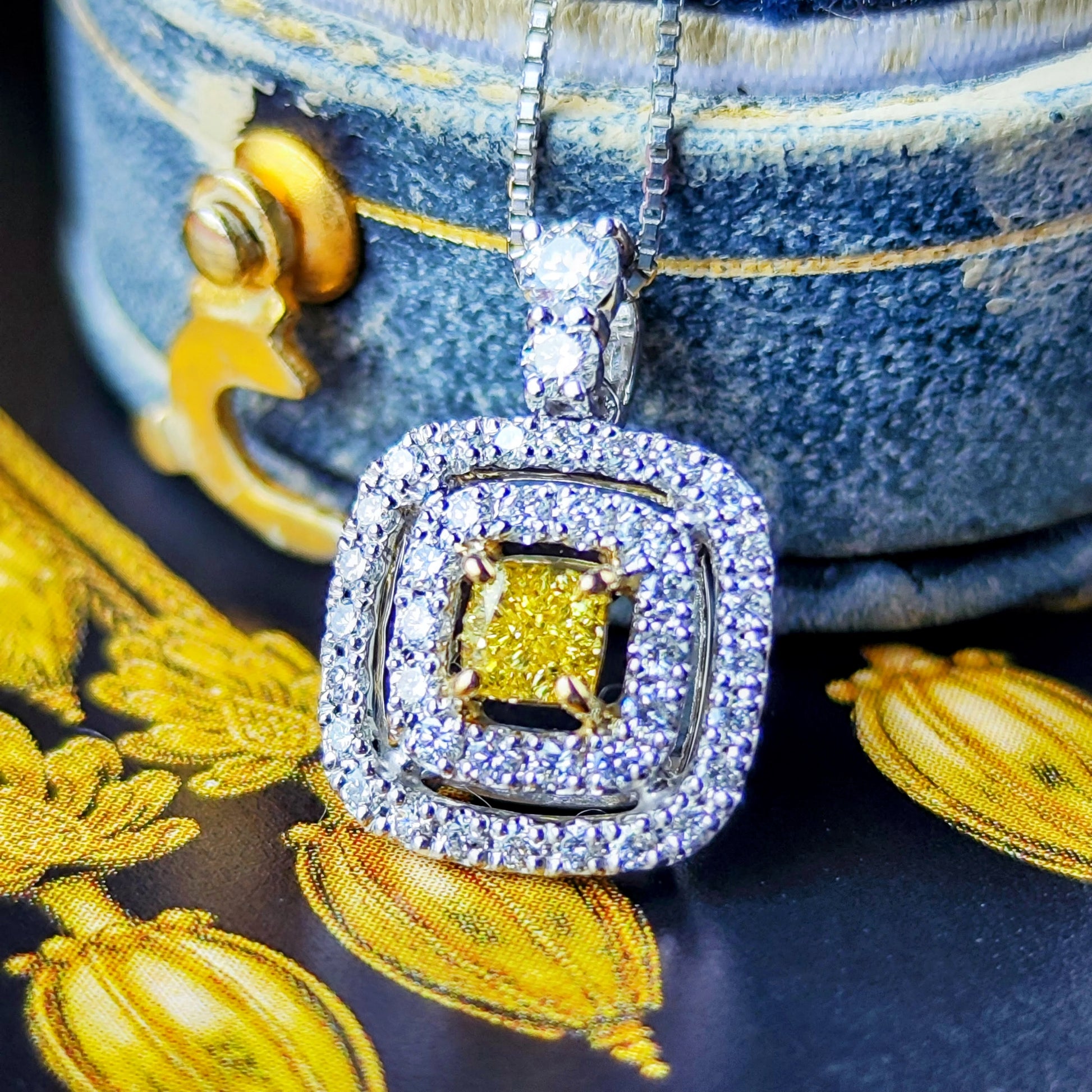 【イエローダイヤ】FANCY INTENSE YELLOW VVS2 0.186ct ネックレス