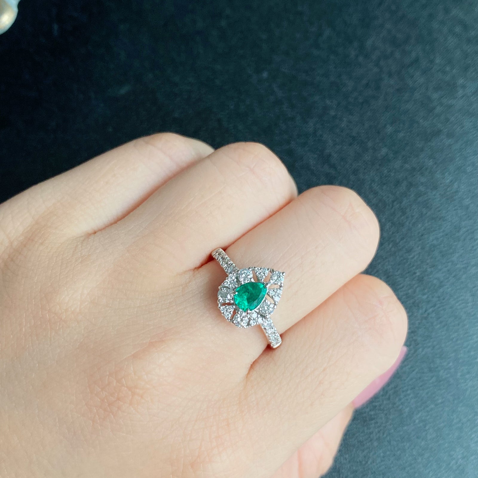 天然エメラルド　ダイヤリング エメラルド 1.17カラット PT900 リング/指輪 憧れ1ct超え テーパー