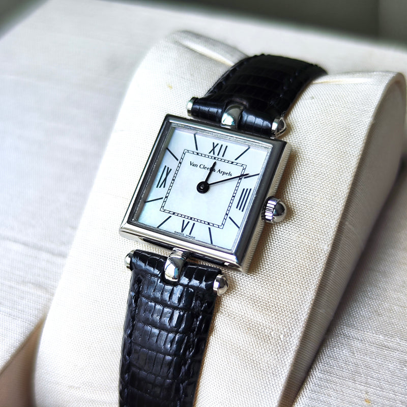 Van Cleef & Arpels ヴァンクリーフ&アーペル クラシックカレ クォーツ