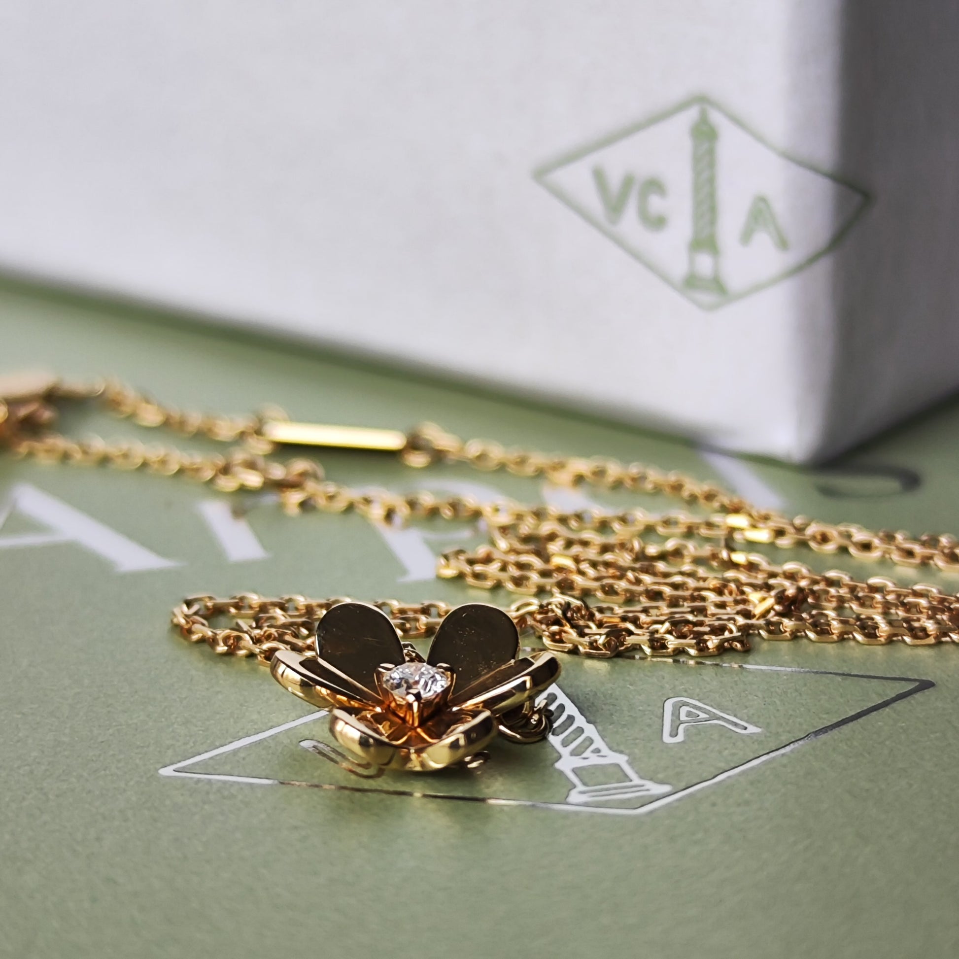 Van Cleef & Arpels ヴァンクリーフ&アーペル フリヴォル ミニ ネックレス ダイヤモンド 18金