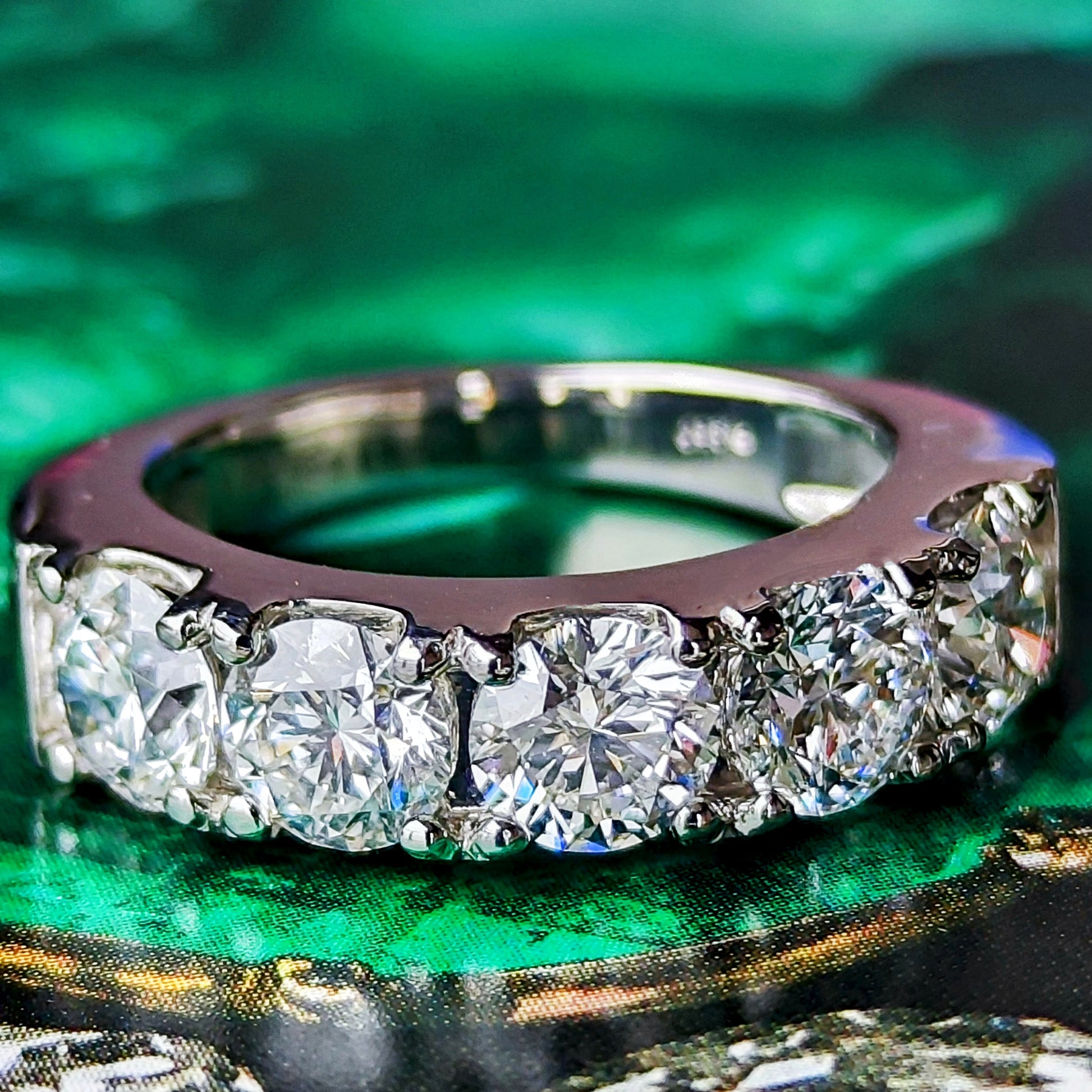 【特別なハフエタ】天然ダイヤモンド 2.65ct E-SI2-3E ハーフエタニティリング プラチナ