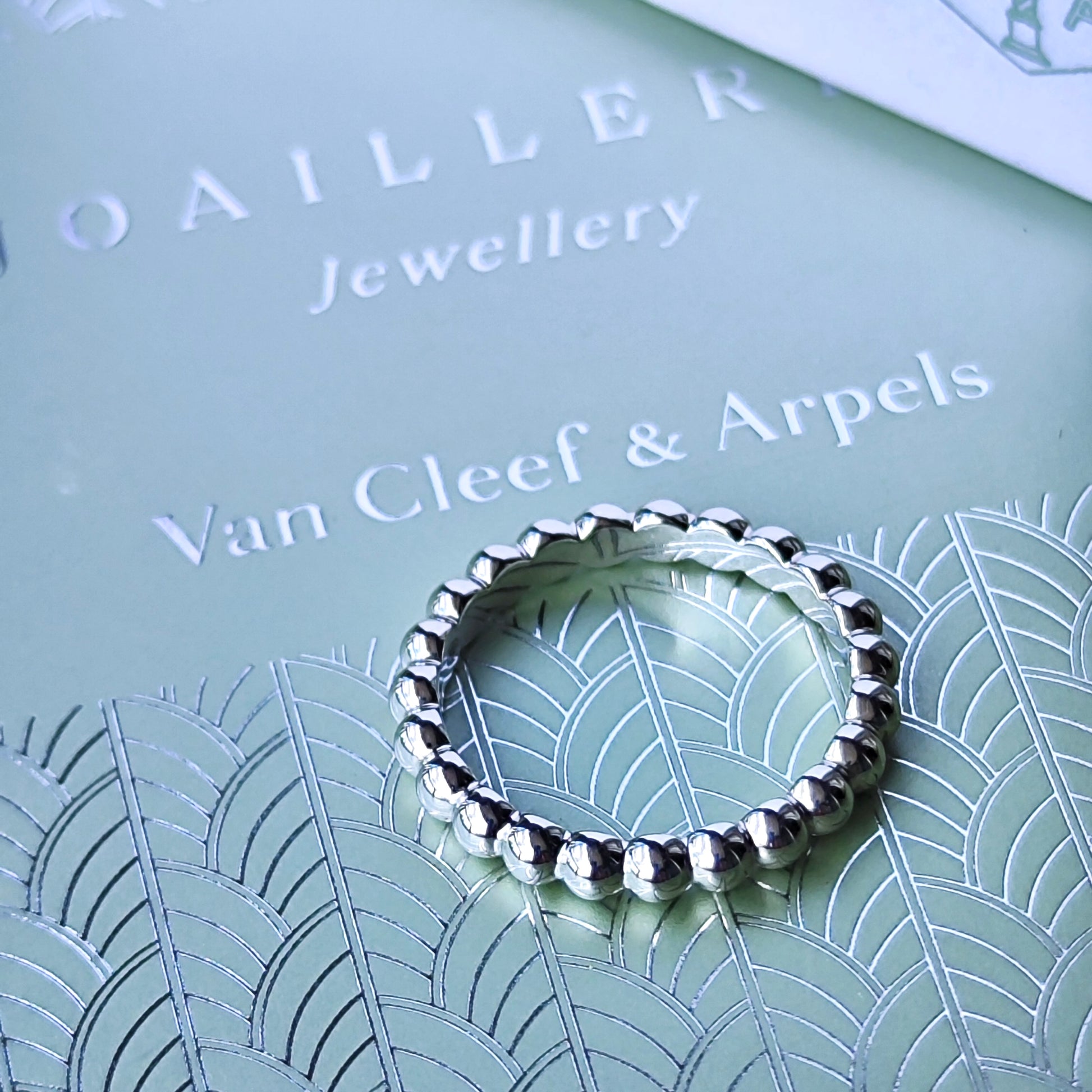 Van Cleef & Arpels ヴァンクリーフ&アーペル ペルレ ミディアム 50