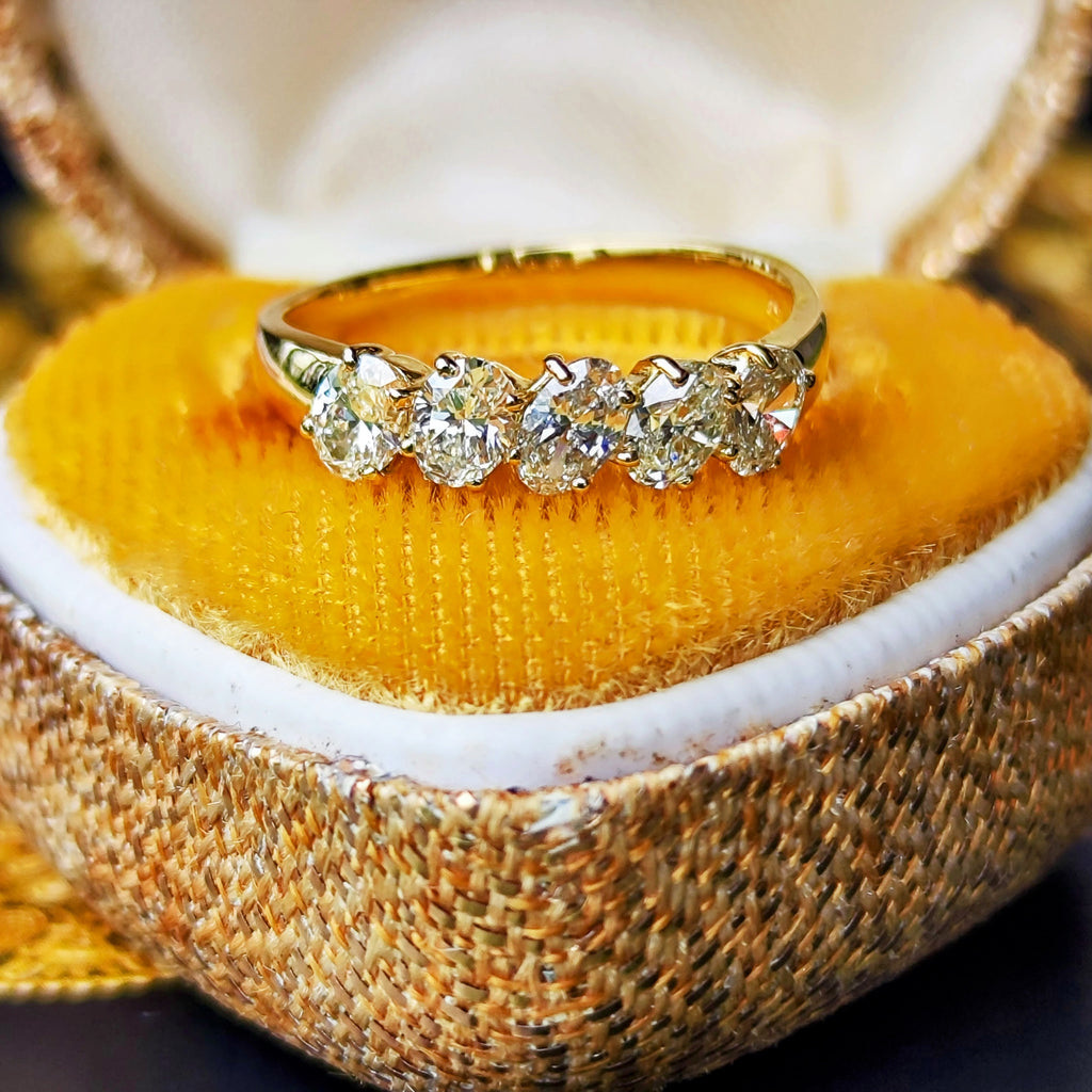 天然ダイヤモンド 0.90ct オーバル 18金リング