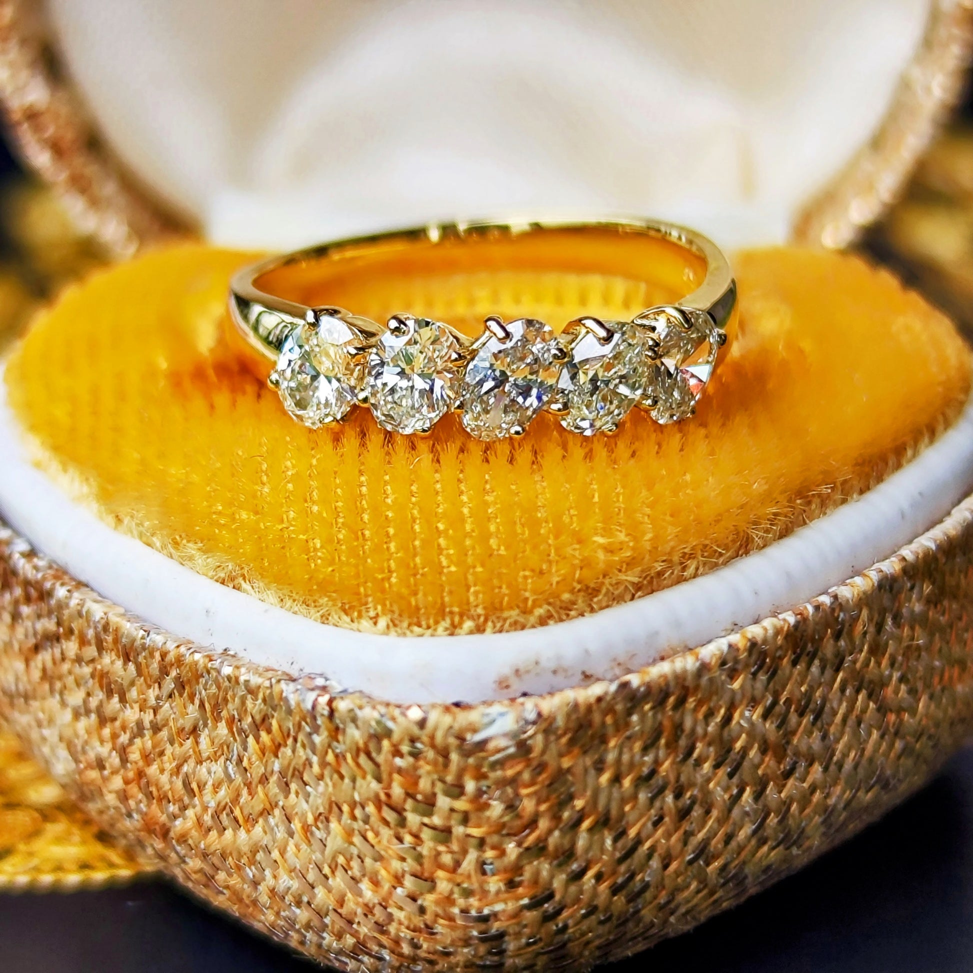 天然ダイヤモンド 0.90ct オーバル 18金リング