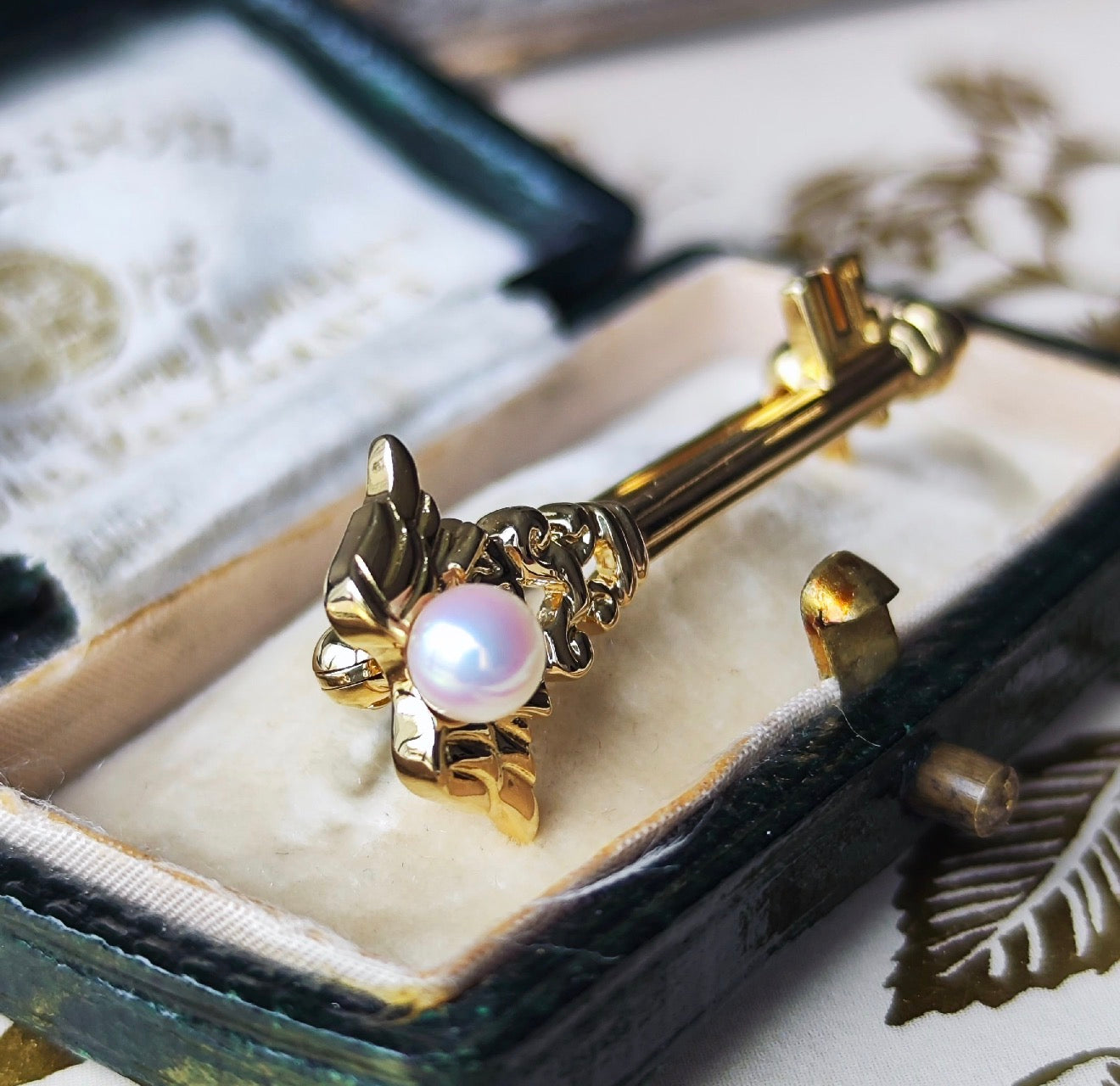 MIKIMOTO ミキモト 鍵と羽のモチーフ あこや真珠 18金 ブローチ