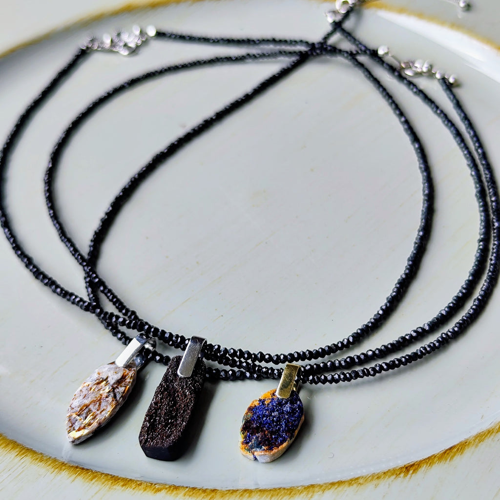 【原石ネックレス】ペトリファイド ブラックスピネル ペンダント