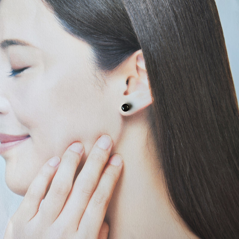 【魅惑の黒い宝石】天然ブラックスターサファイア 18金ピアス