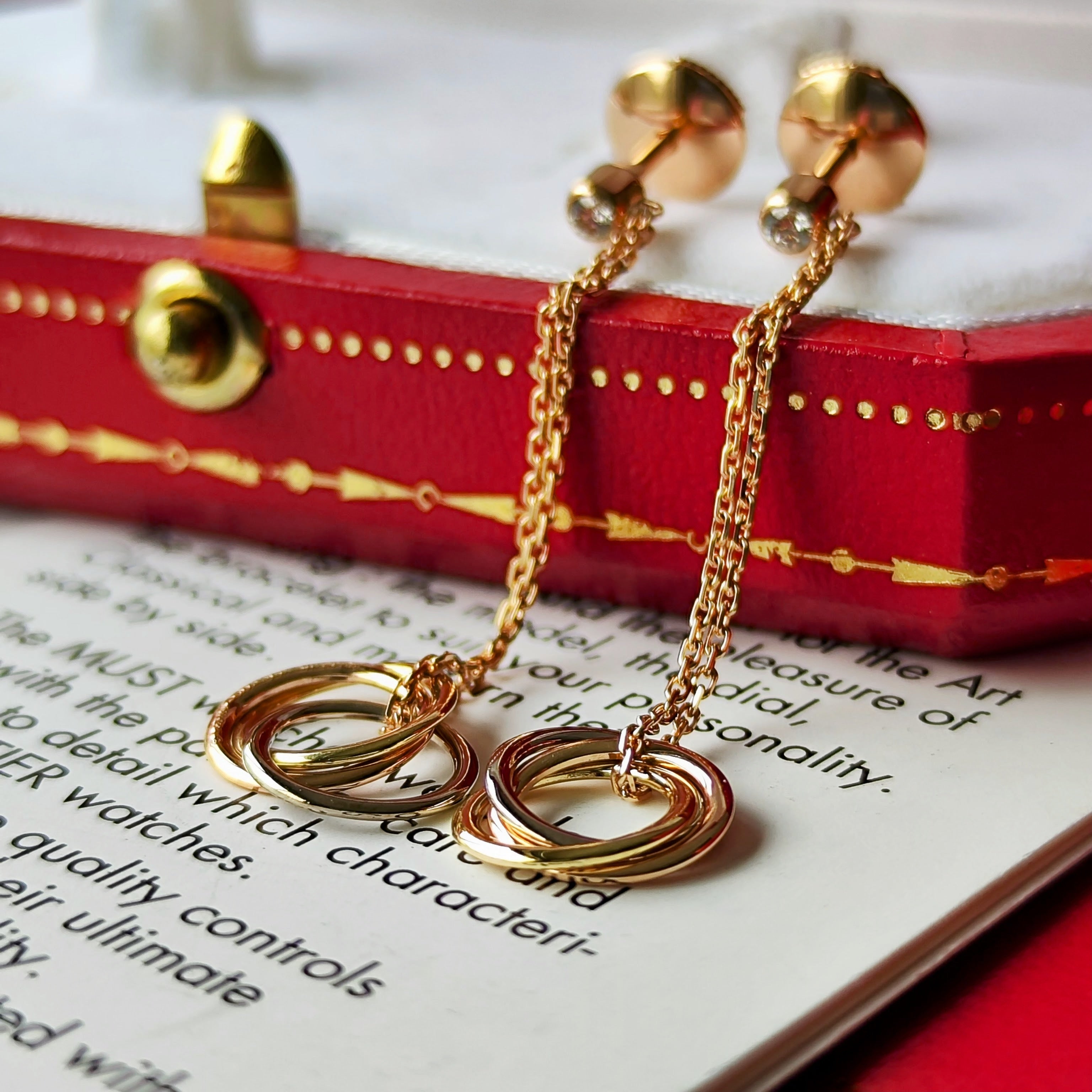カルティエ Cartier ピアス 正規品 試着のみ 美品 ポスト調整あり Cartier カルティエ スィートトリニティピアス ダイヤモンド 18金
