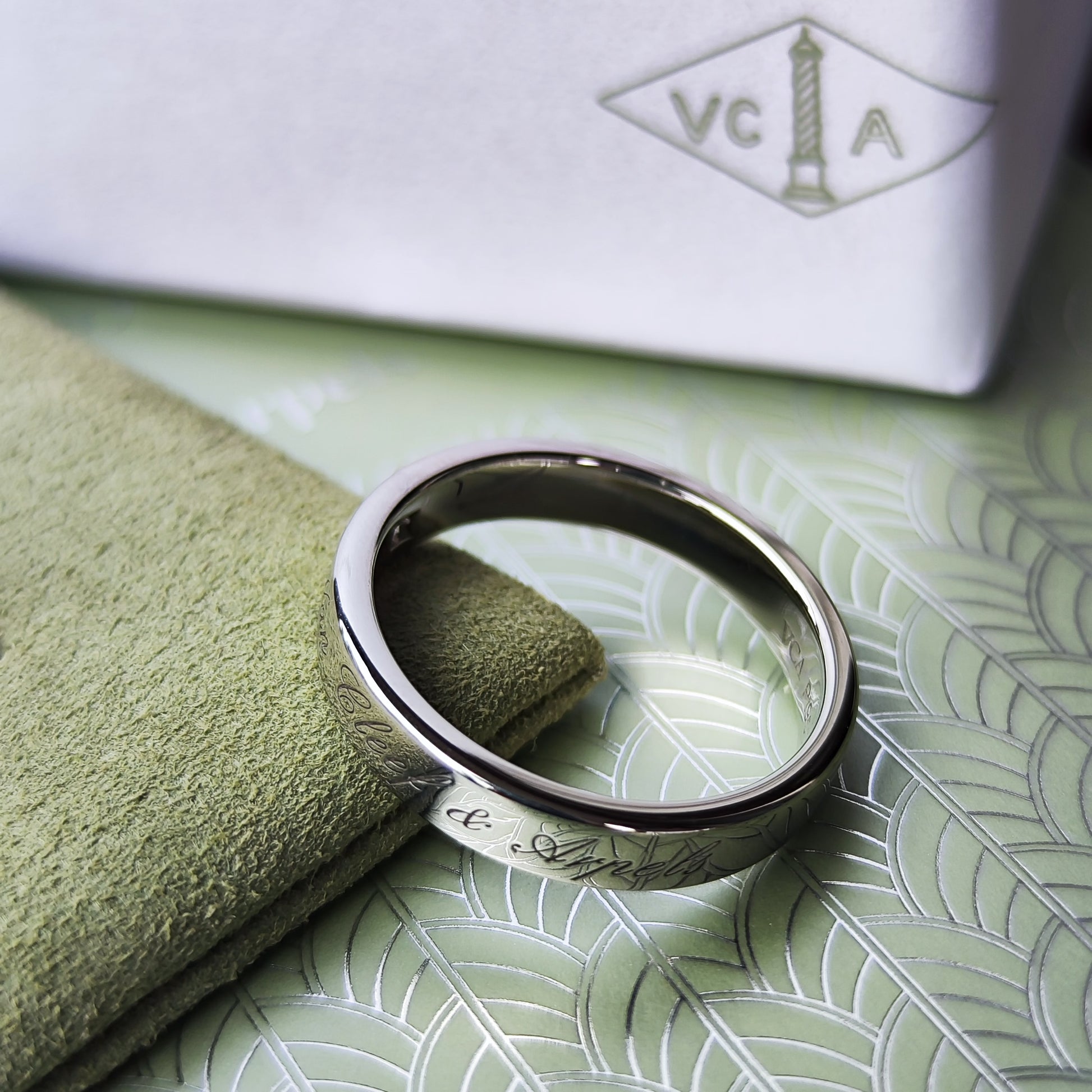 Van Cleef & Arpels ヴァンクリーフ&アーペル トゥジュール 57 プラチナリング
