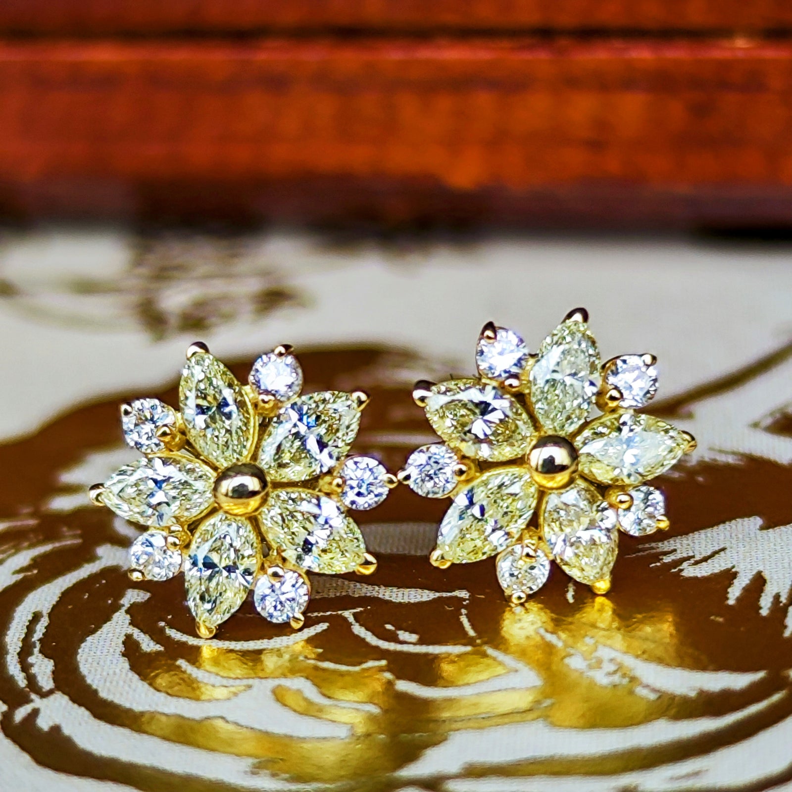 FLAGS K18 YG マーキスカットダイヤモンド ピアス