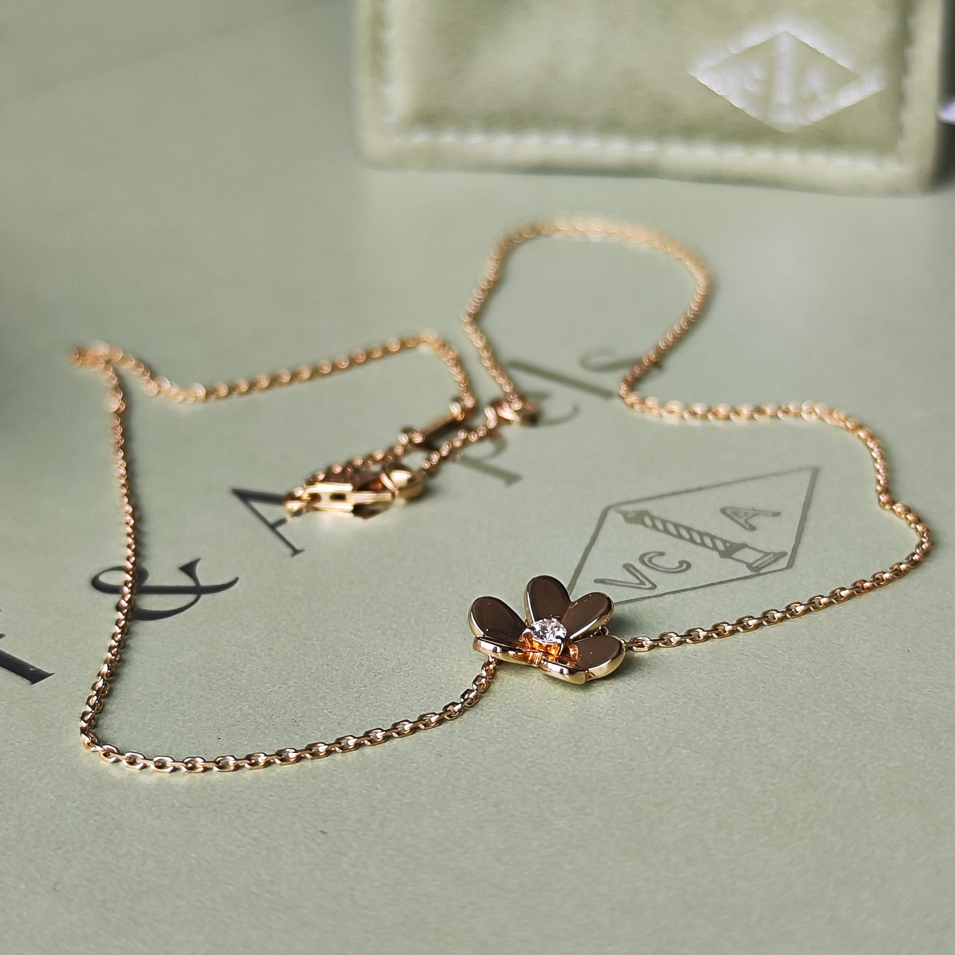 Van Cleef & Arpels ヴァンクリーフ&アーペル フリヴォル ミニ ネックレス ダイヤモンド 18金