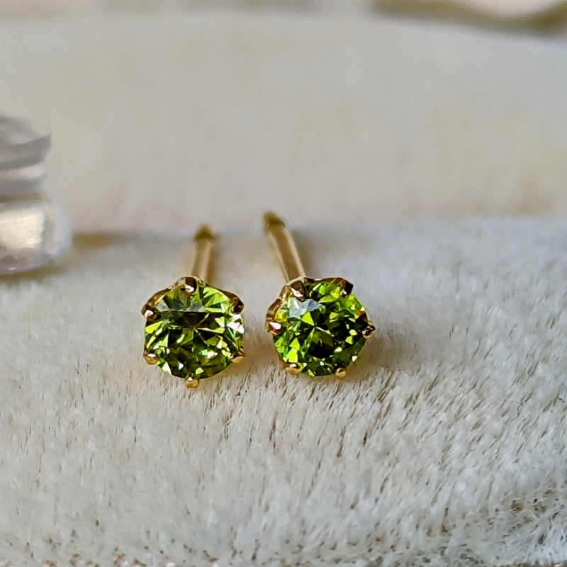 【一粒ピアス】天然デマントイドガーネット 18金ピアス