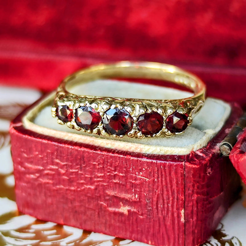 【イギリス アンティーク】天然アルマンディンガーネット ファイブストーンリング