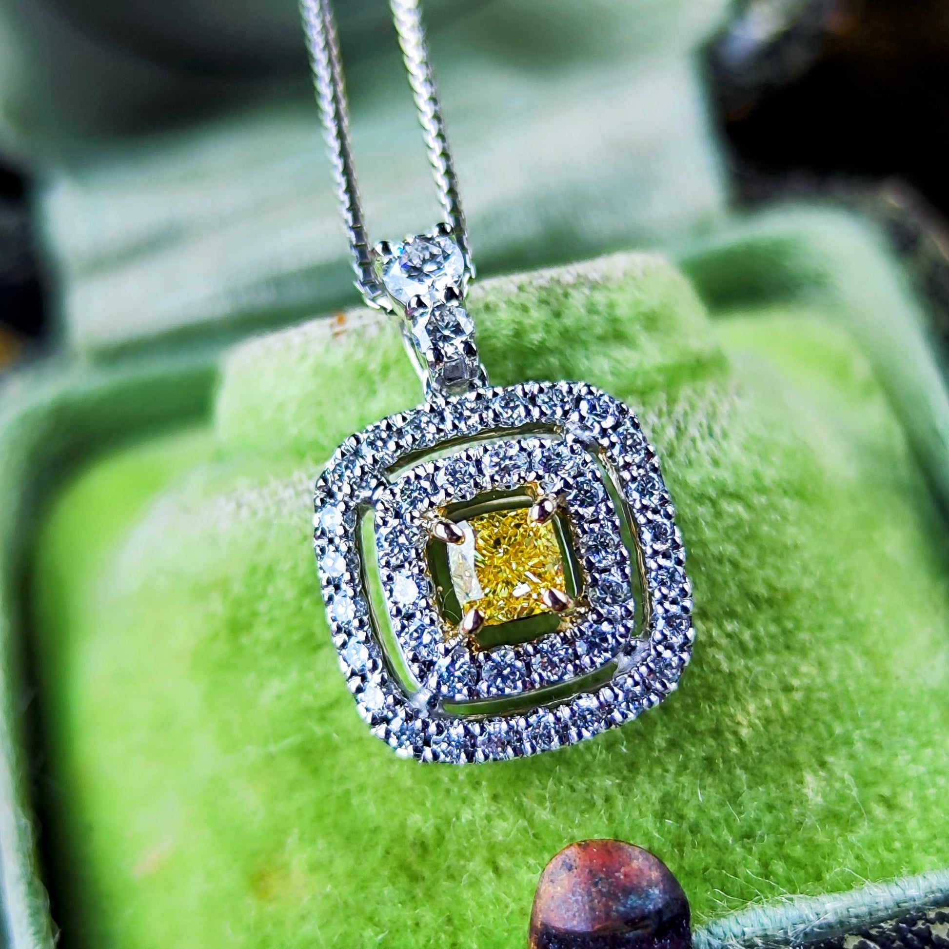 【イエローダイヤ】FANCY INTENSE YELLOW VVS2 0.186ct ネックレス