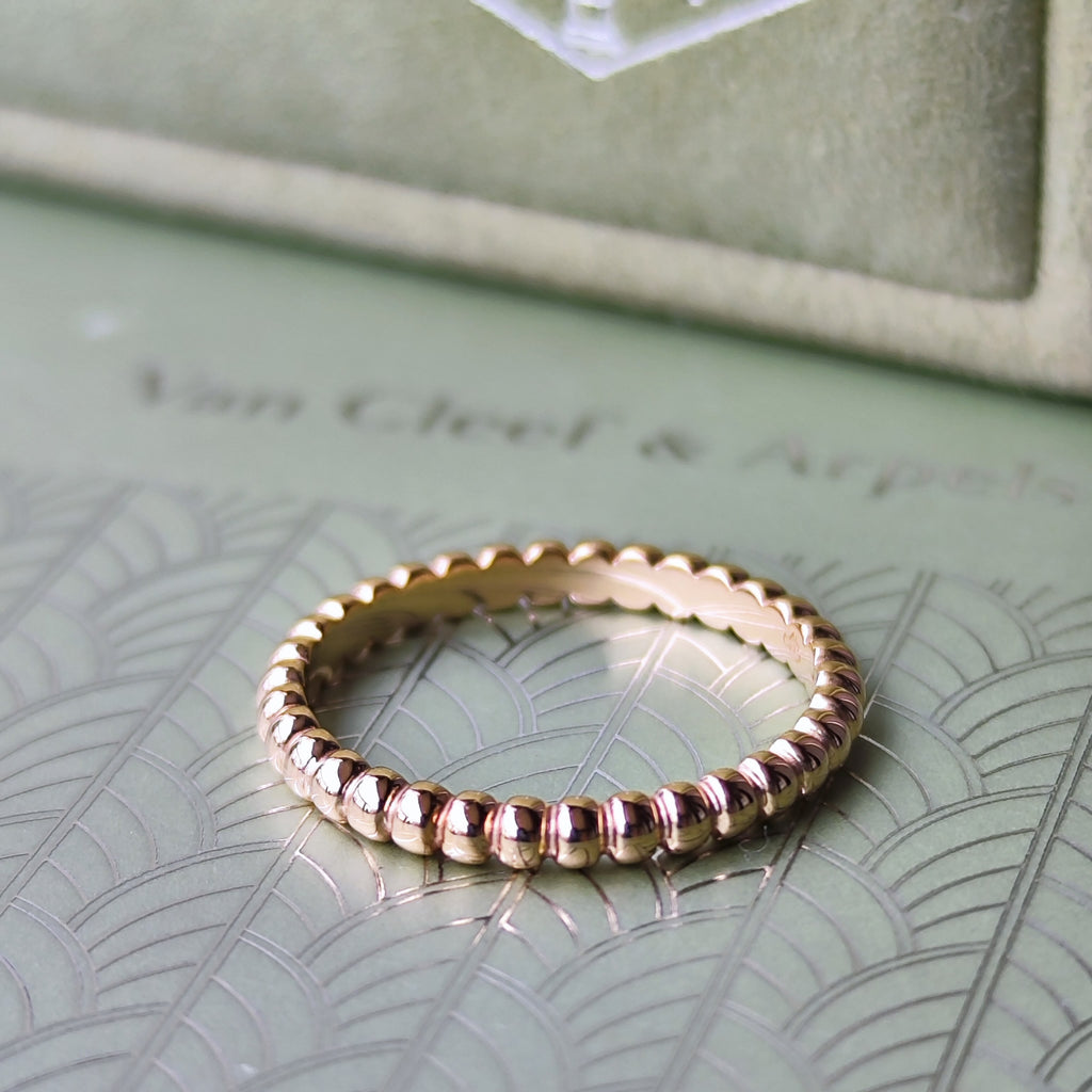 Van Cleef & Arpels ヴァンクリーフ&アーペル ペルレ スモール 48 18金YG