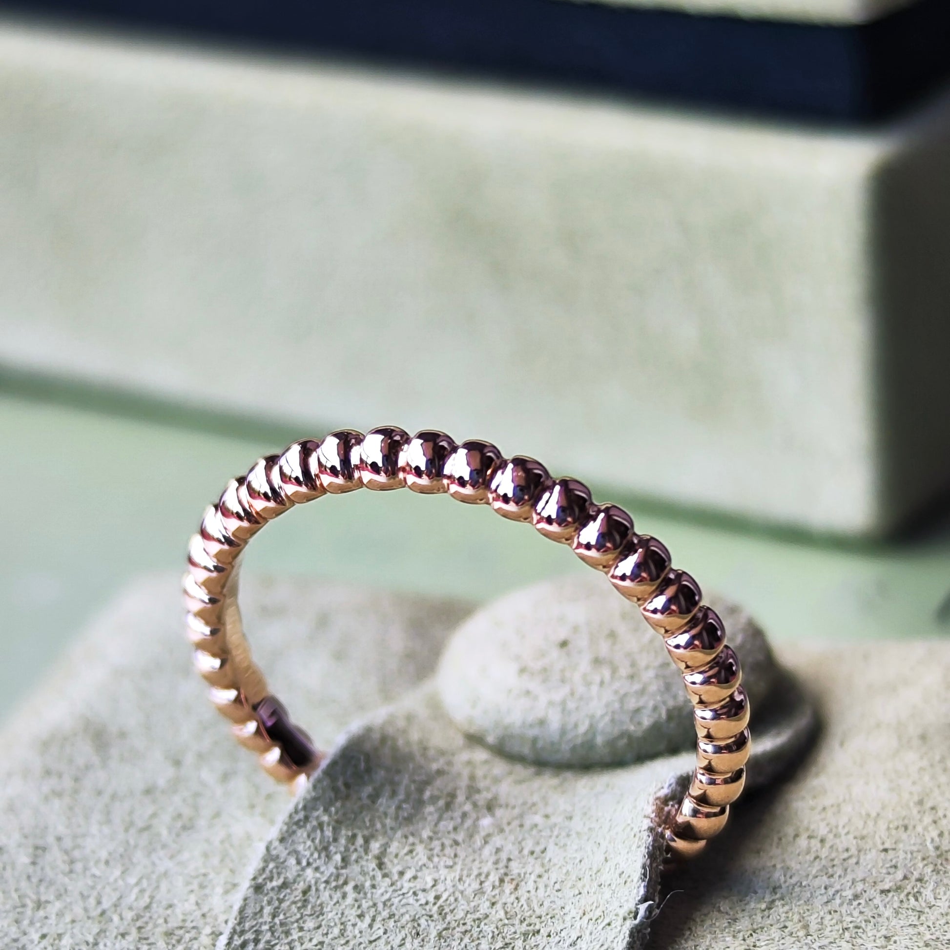 Van Cleef & Arpels ヴァンクリーフ&アーペル ペルレ スモール 54 18金PG