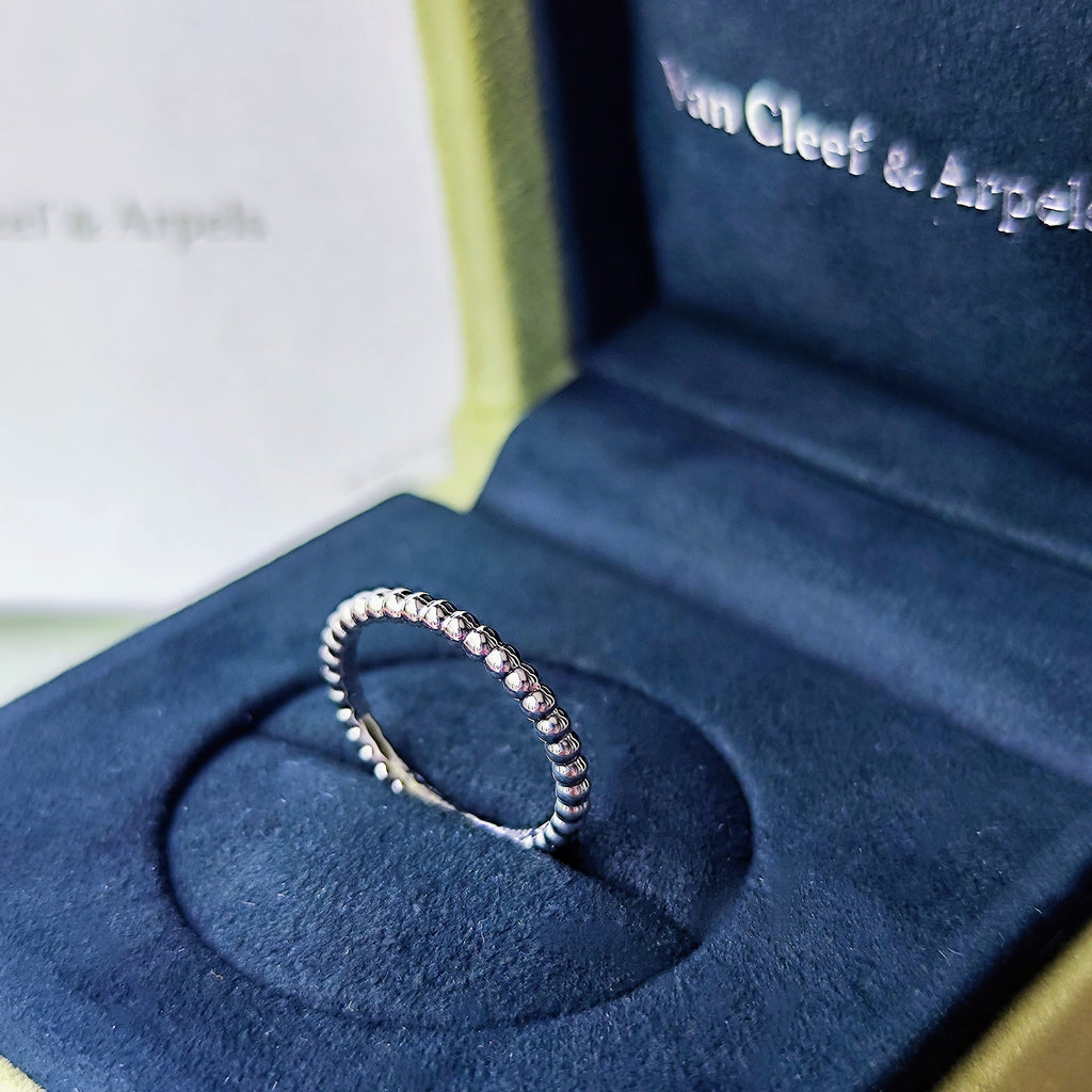 Van Cleef & Arpels ヴァンクリーフ&アーペル ペルレ