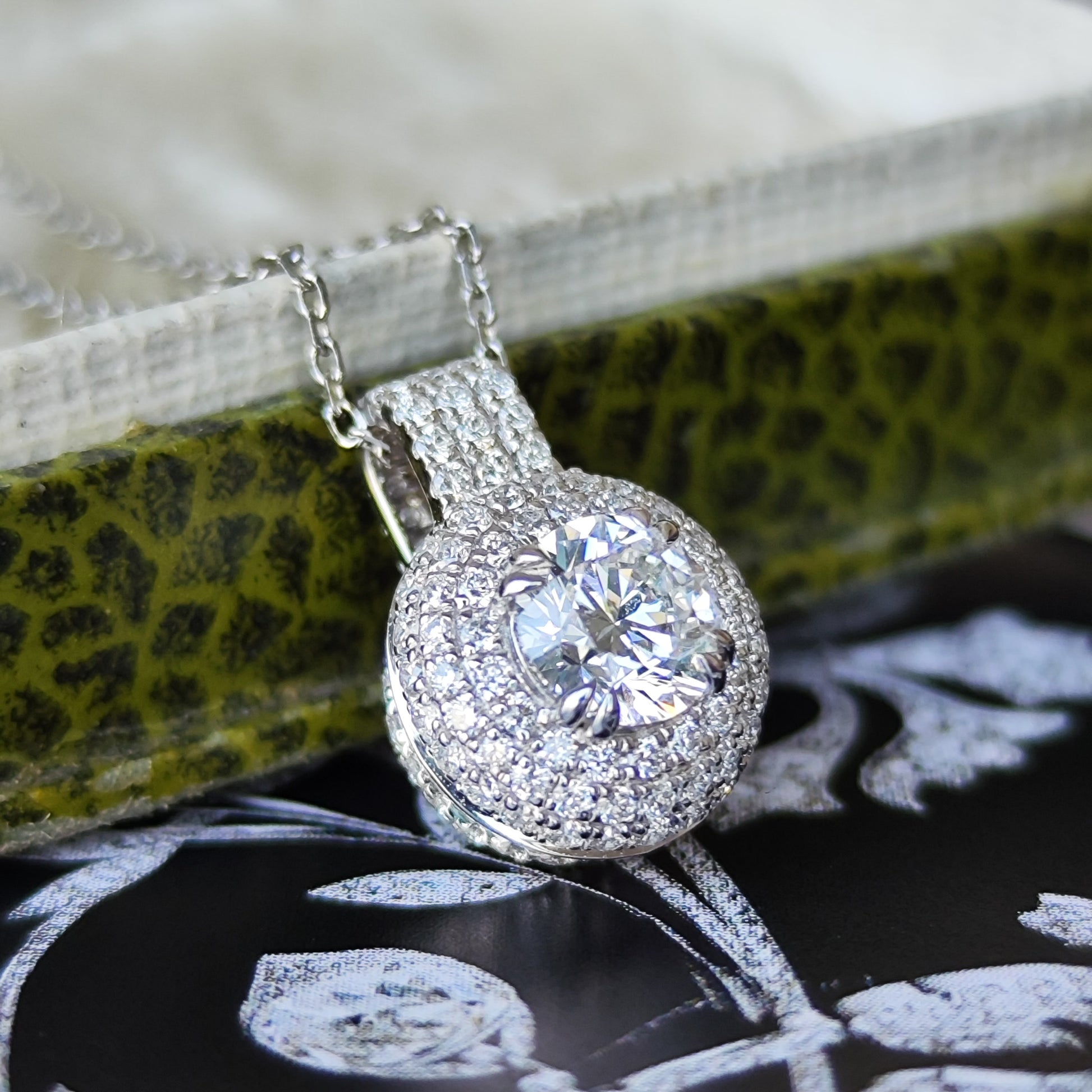 【インターナリーフローレス】天然ダイヤモンド 0.52ct プラチナネックレス