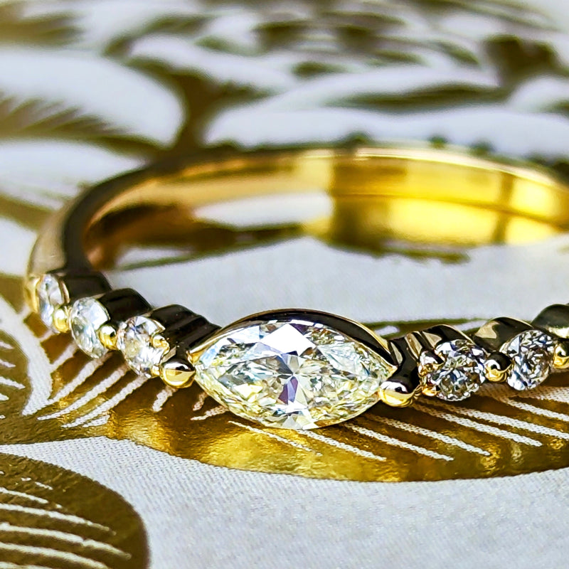 o ミー イッセイミヤケ スカート 立体 花柄 アシメ ベロア風 変形 黒