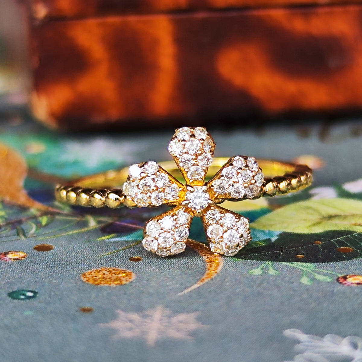 天然ダイヤモンド フラワーモチーフ パヴェ 18金リング – Mico宝飾店