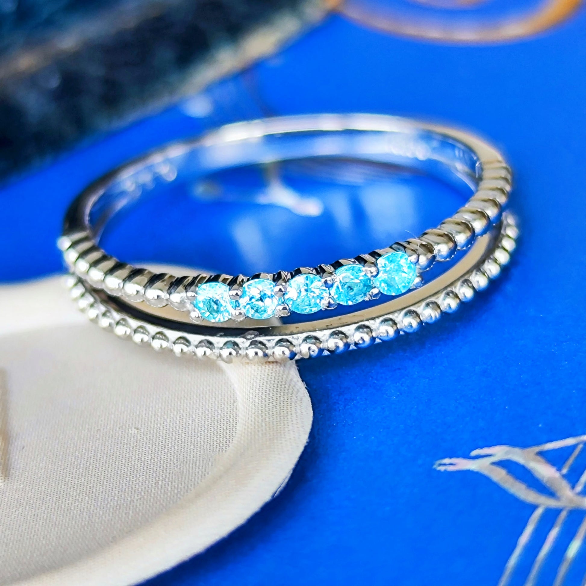 【お値下げ】価格天然パライバトルマリン 5石 プラチナリング