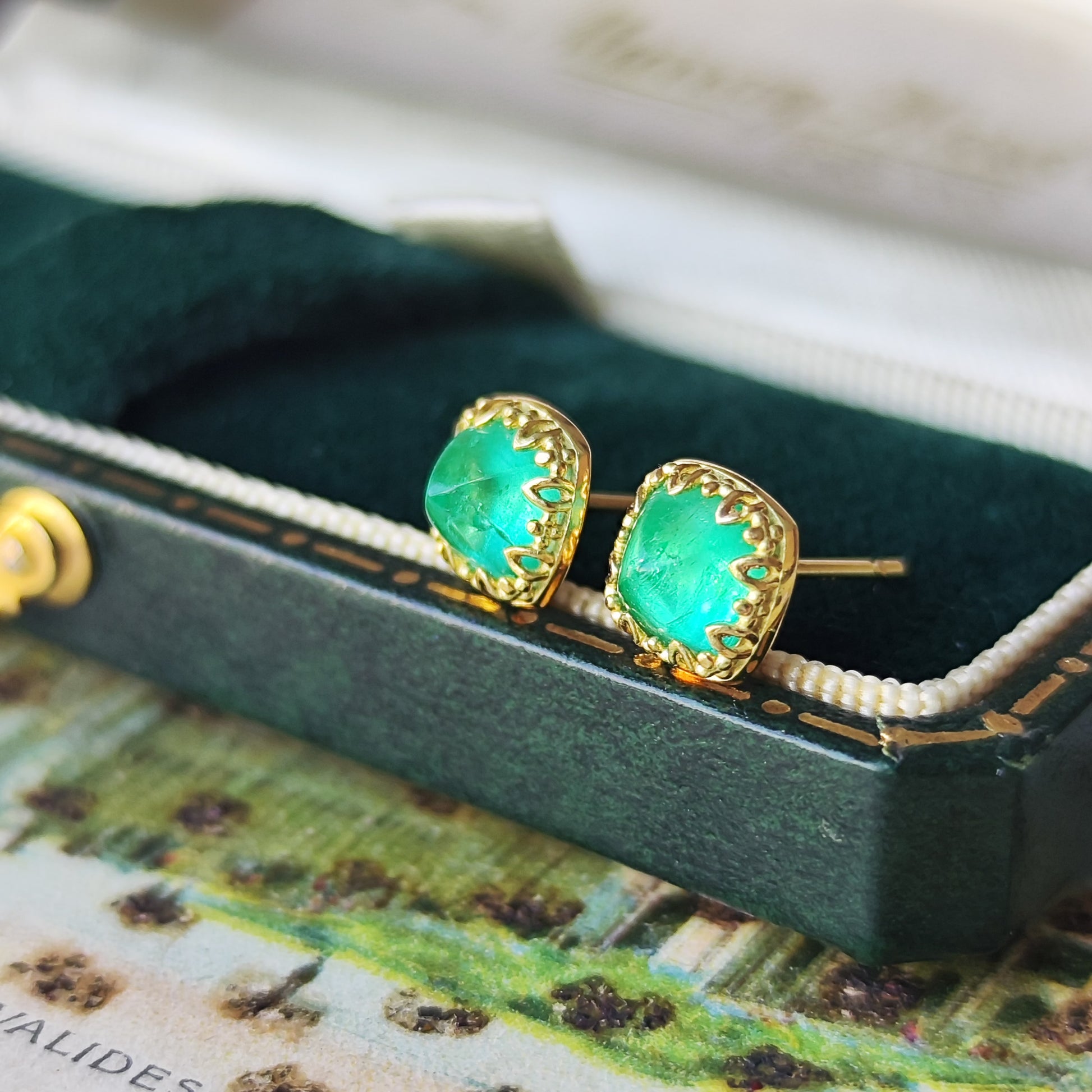 【シュガーローフ】天然エメラルド 18金ピアス ②