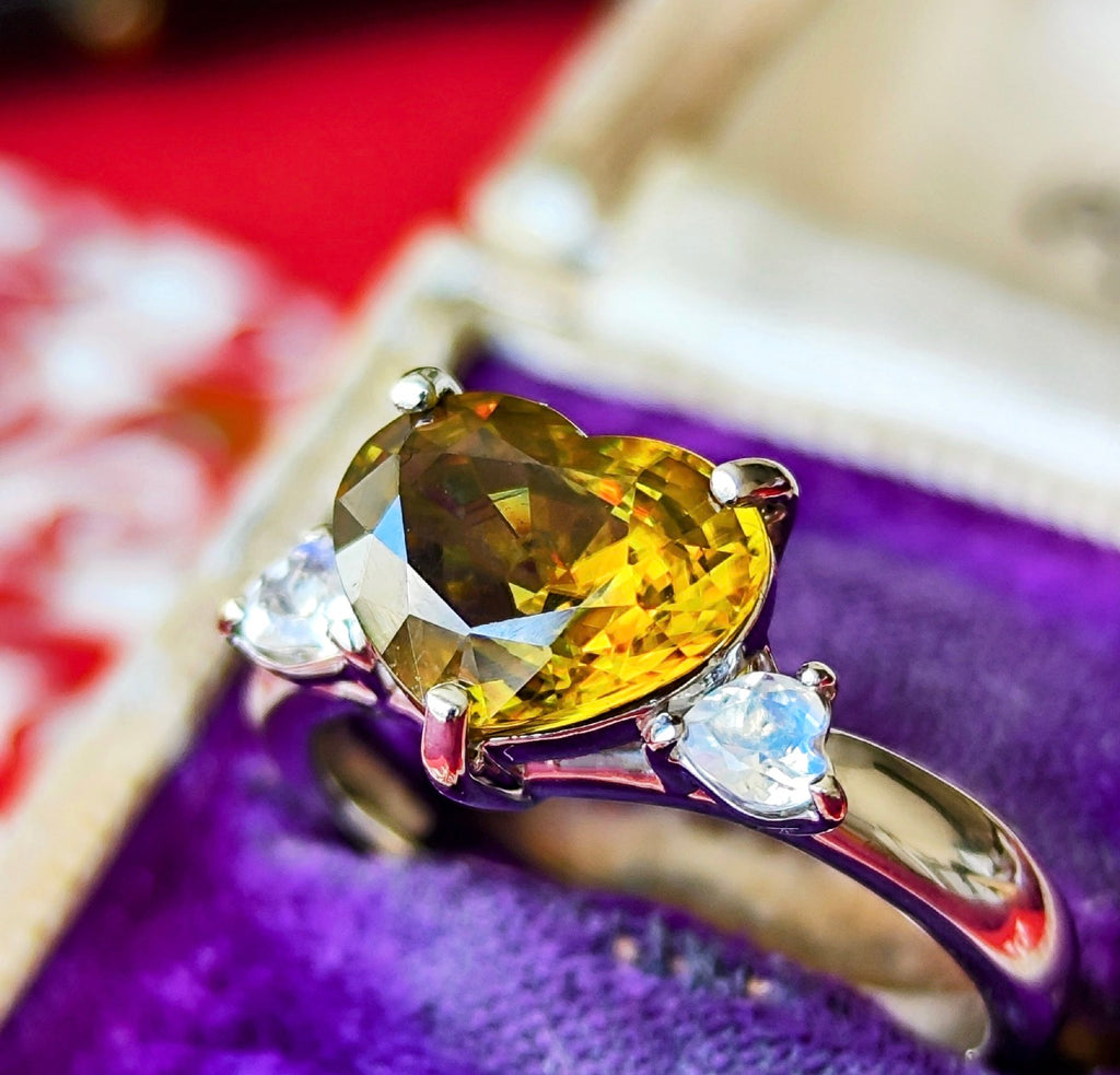 【お値下げ】天然スフェーン ハートシェイプ 天然ラブラドライト