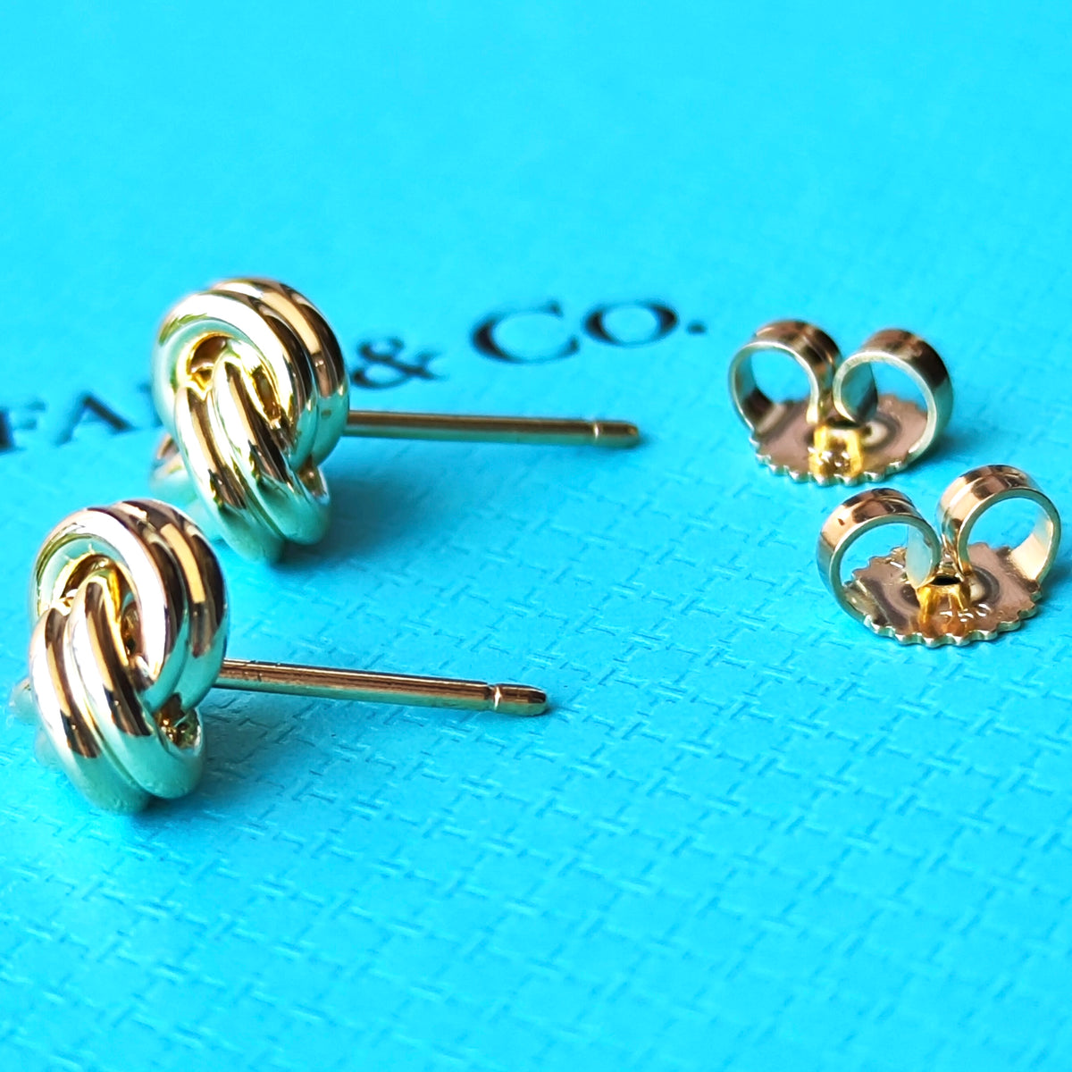TIFFANY &Co ティファニー ノットシグネチャー ピアス 18金YG
