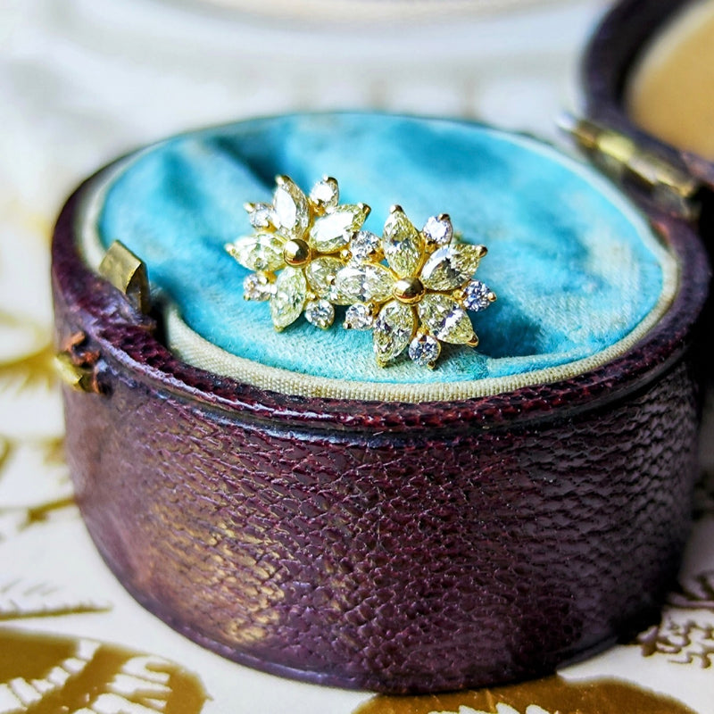 天然ダイヤモンド マーキスカット 18金ピアス